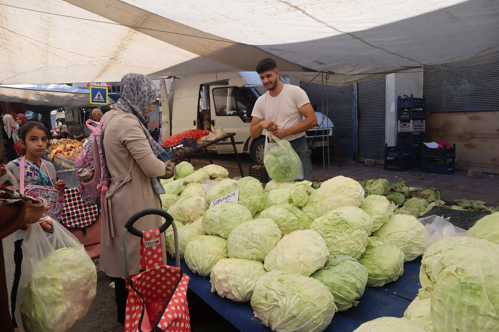 Taze ve Uygun Fiyatlı Ürünler İçin Malatyalılar Perşembe Pazarı'nda Buluşuyor!