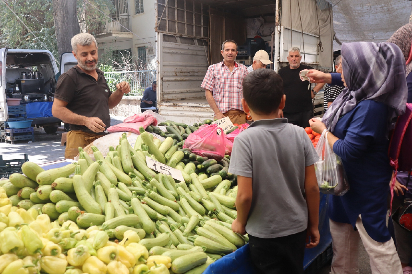 Taze ve Uygun Fiyatlı Ürünler İçin Malatyalılar Perşembe Pazarı'nda Buluşuyor!