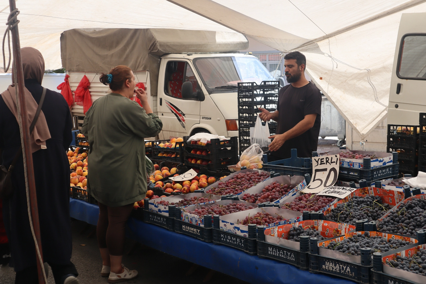 Taze ve Uygun Fiyatlı Ürünler İçin Malatyalılar Perşembe Pazarı'nda Buluşuyor!
