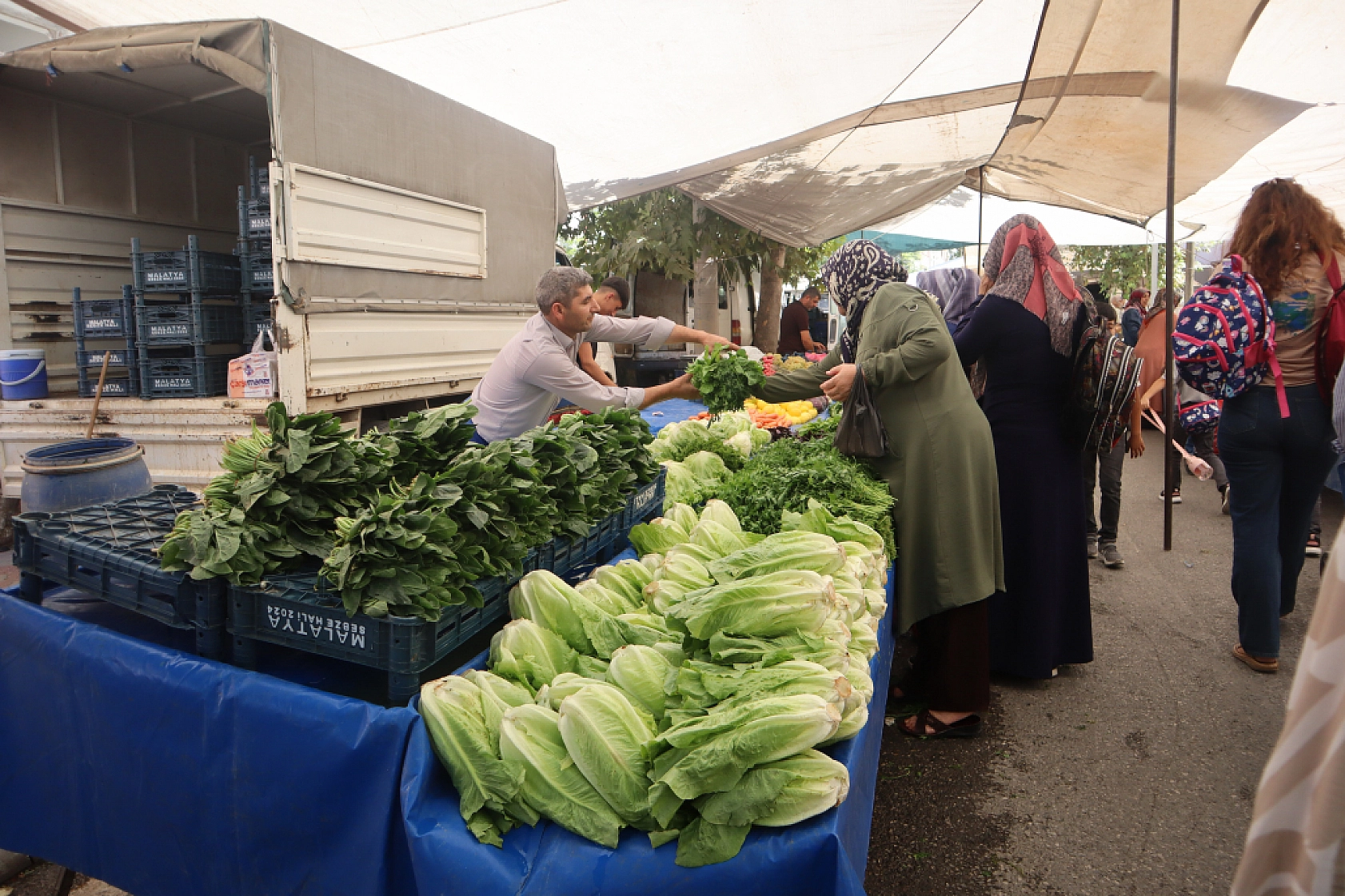 Taze ve Uygun Fiyatlı Ürünler İçin Malatyalılar Perşembe Pazarı'nda Buluşuyor!