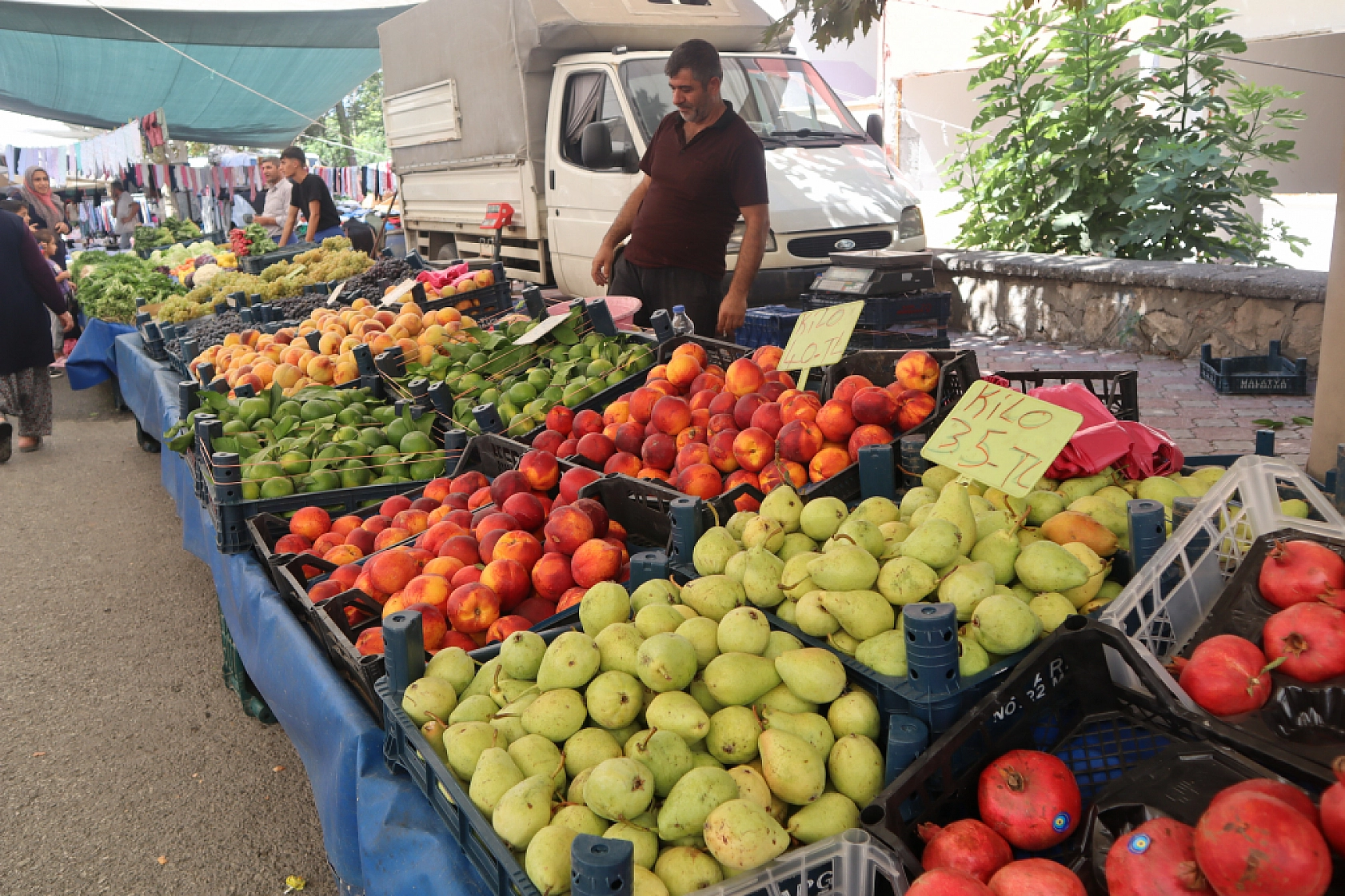 Taze ve Uygun Fiyatlı Ürünler İçin Malatyalılar Perşembe Pazarı'nda Buluşuyor!