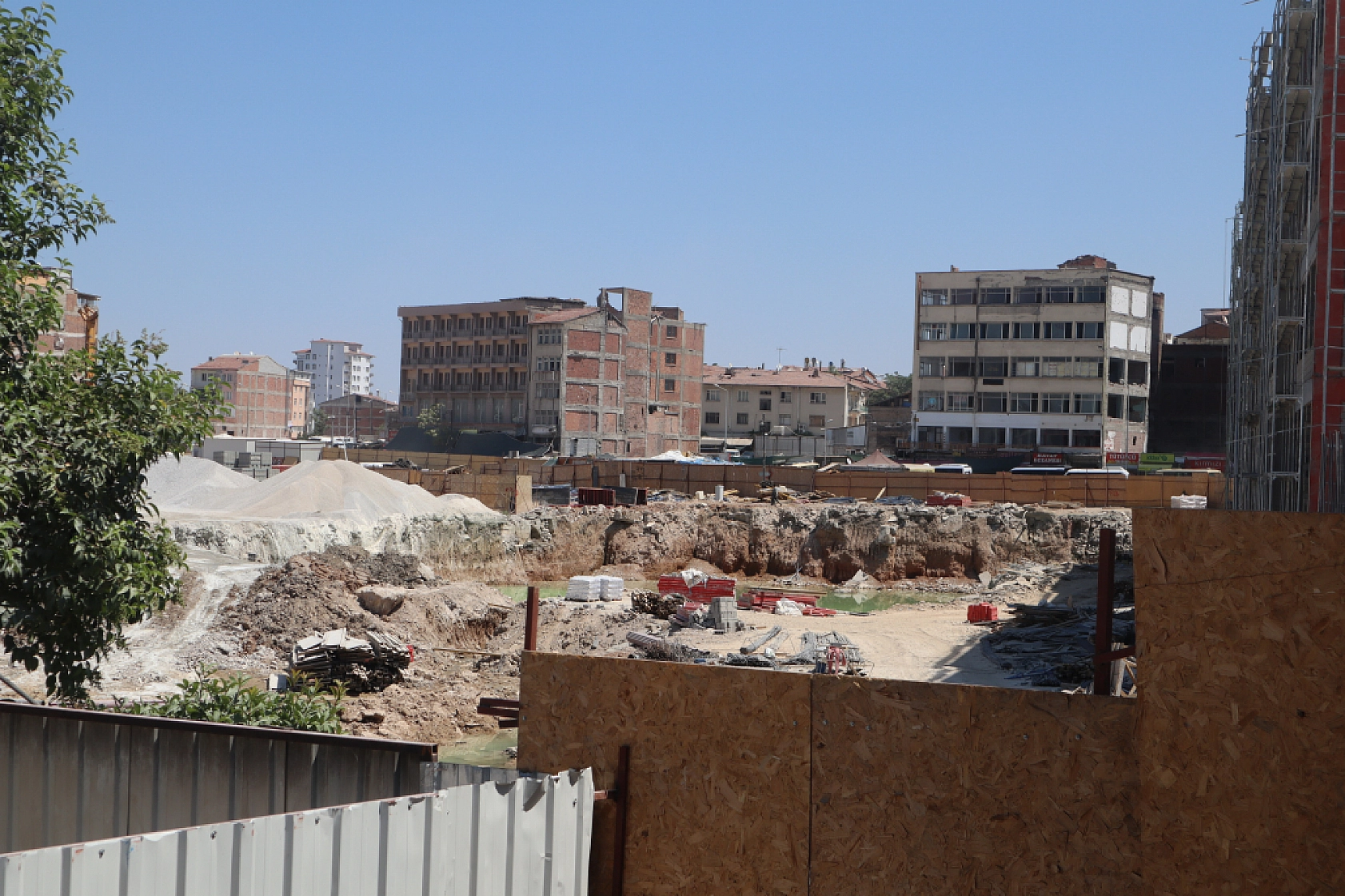 Malatya'da Yerinde Dönüşüm İlerlemiyor: Vatandaş Artık Müteahhitlere Güvenmiyor!