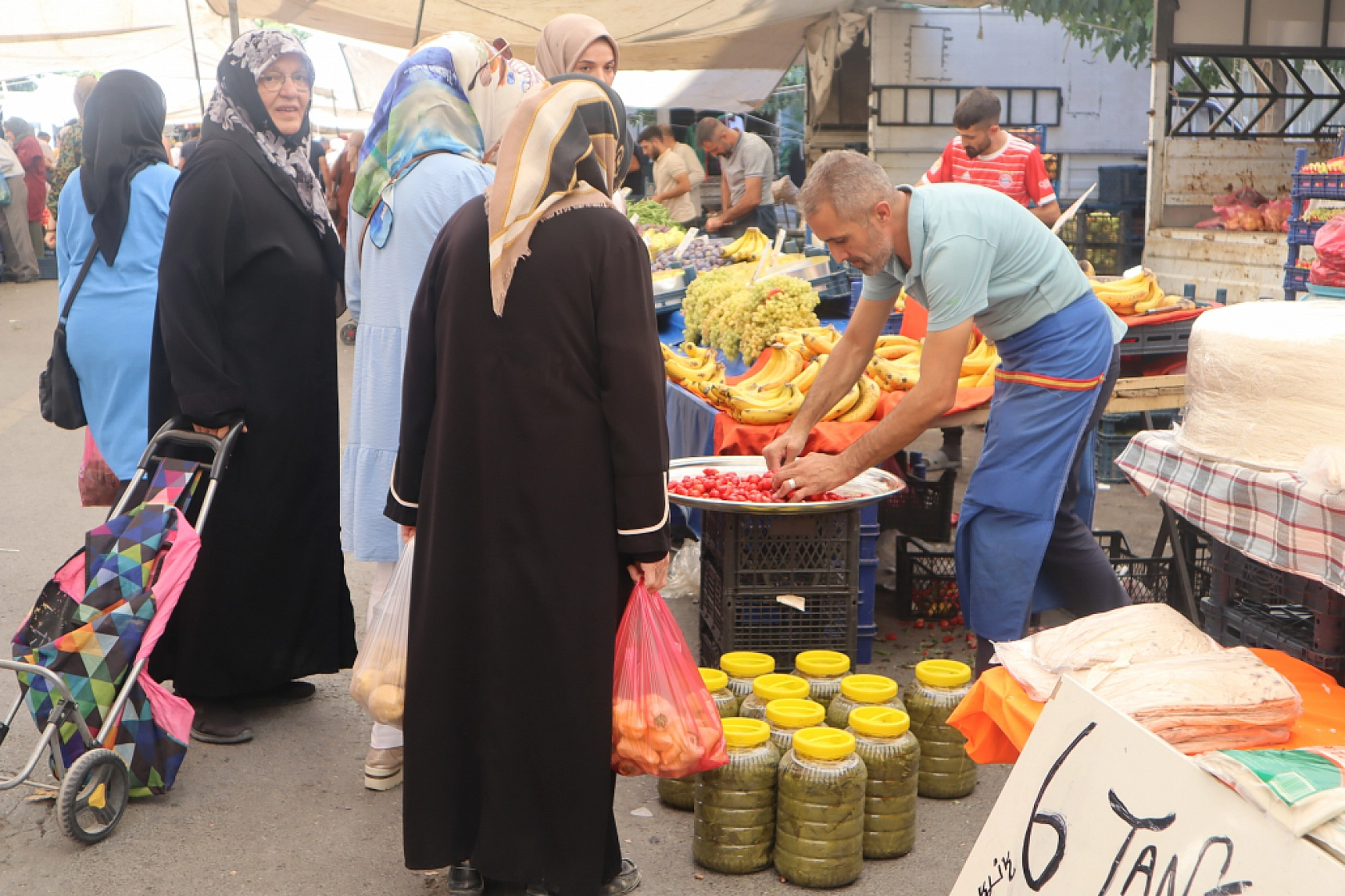 Malatya'da Sebze ve Meyve Fiyatları Düştü Mü? Ne Kadar oldu? İşte Güncel Cumartesi Pazarı Fiyatları...