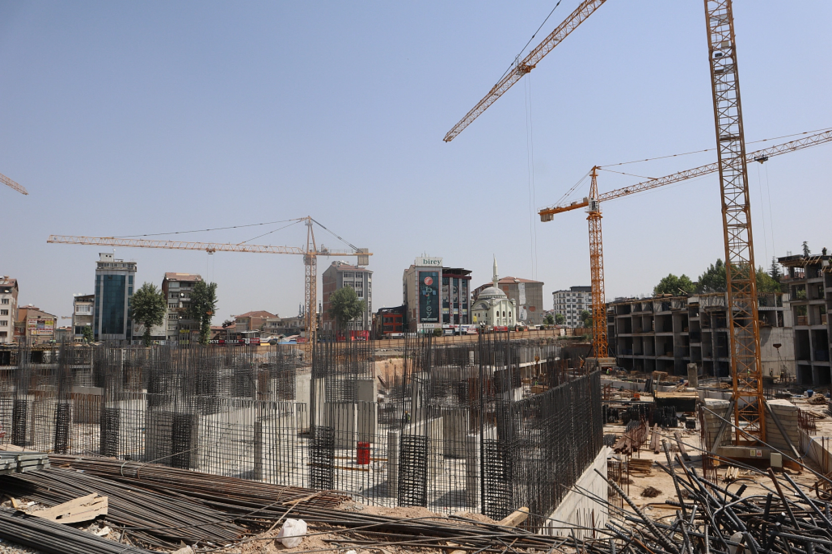 Sıcak hava konut inşaatını etkiledi: Meclisten 24 saat çalışma iznine onay!