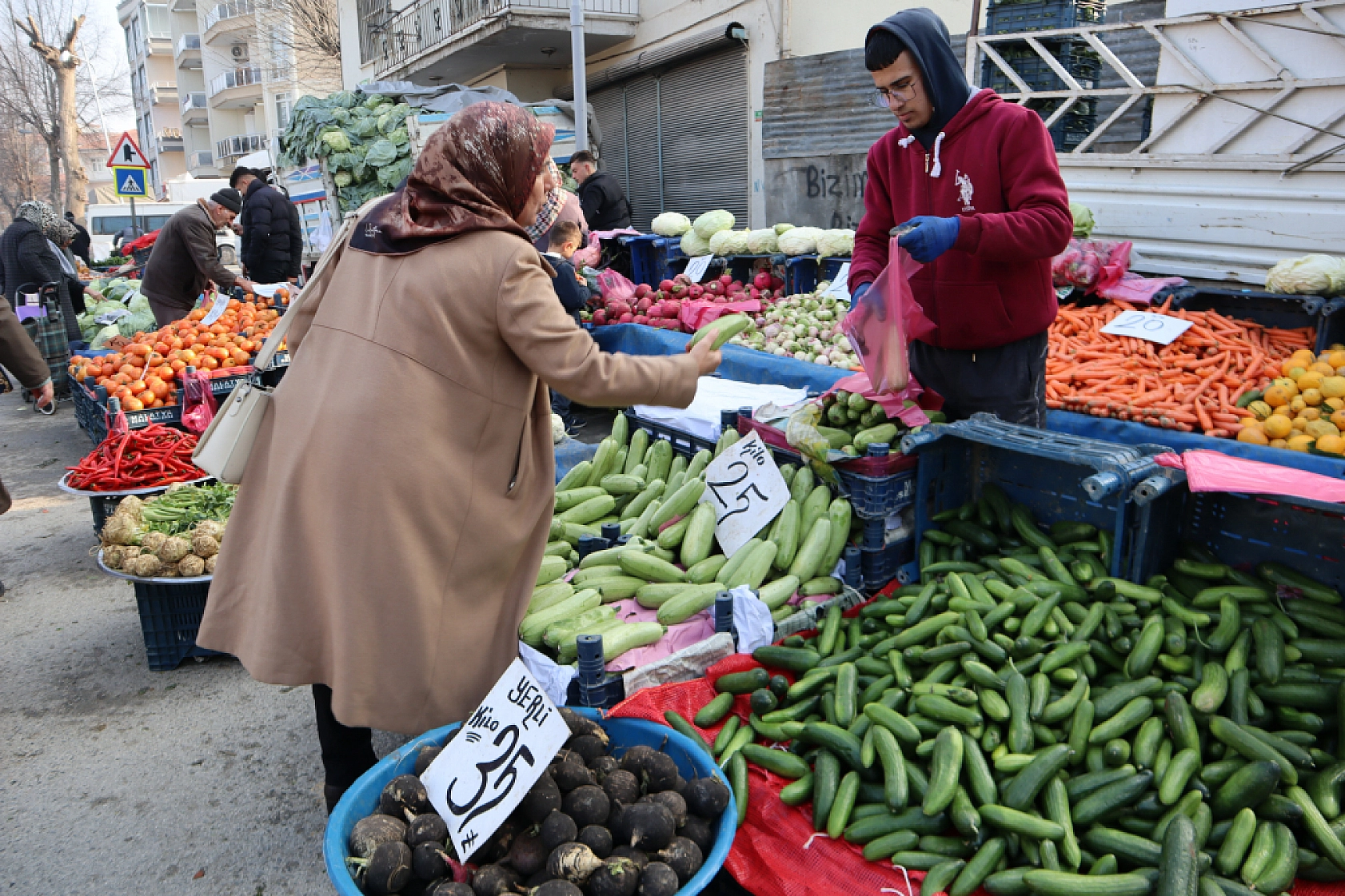 Market Fiyatları Yükseldi! Vatandaş Semt Pazarlarına Akın Etti! İşte güncel Meyve Sebze Fiyatları...