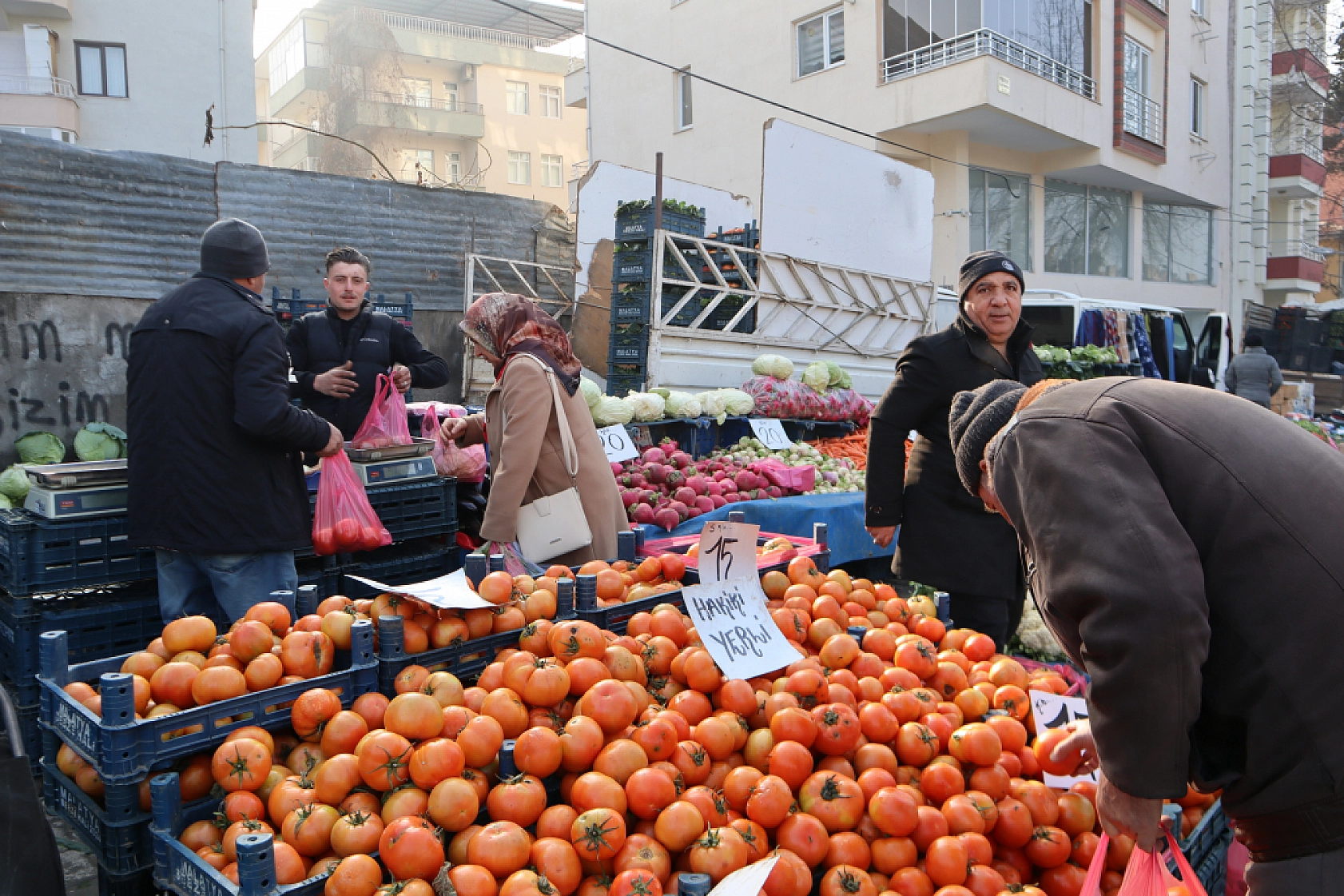 Market Fiyatları Yükseldi! Vatandaş Semt Pazarlarına Akın Etti! İşte güncel Meyve Sebze Fiyatları...