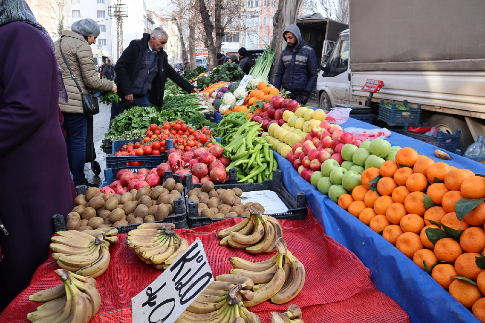 Market Fiyatları Yükseldi! Vatandaş Semt Pazarlarına Akın Etti! İşte güncel Meyve Sebze Fiyatları...