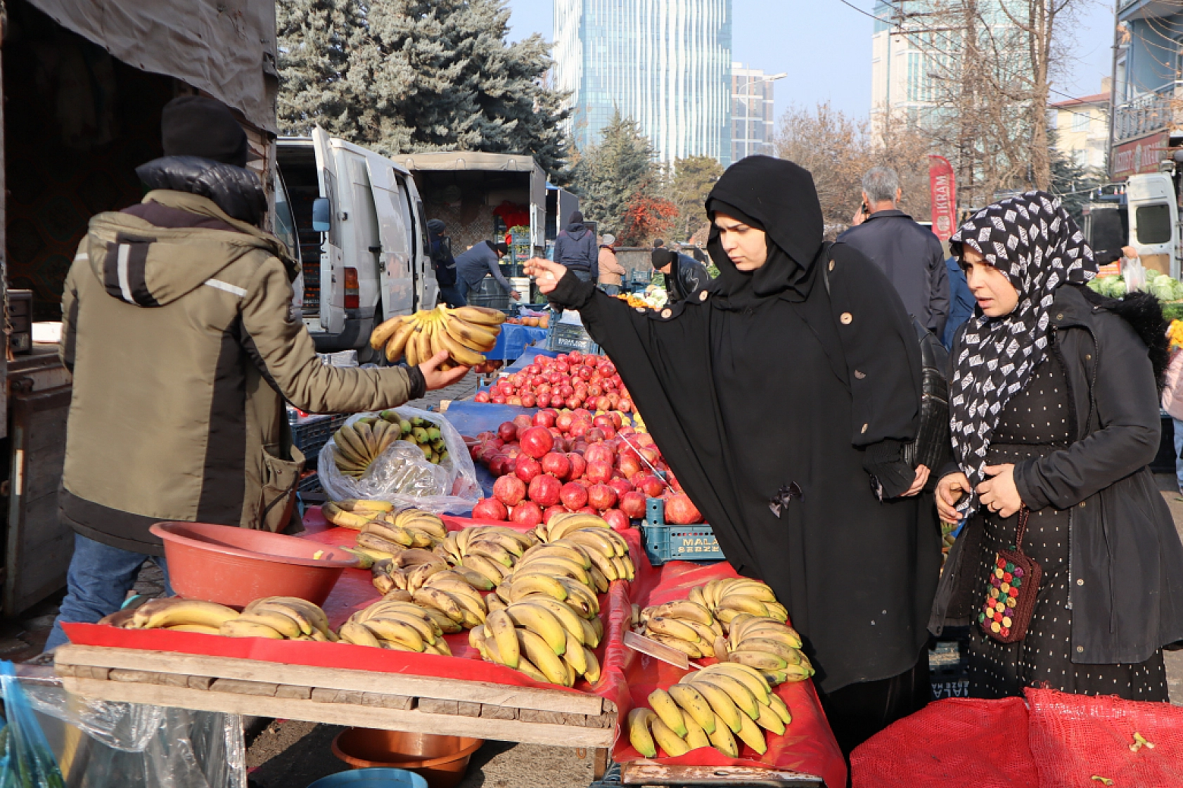 Market Fiyatları Yükseldi! Vatandaş Semt Pazarlarına Akın Etti! İşte güncel Meyve Sebze Fiyatları...