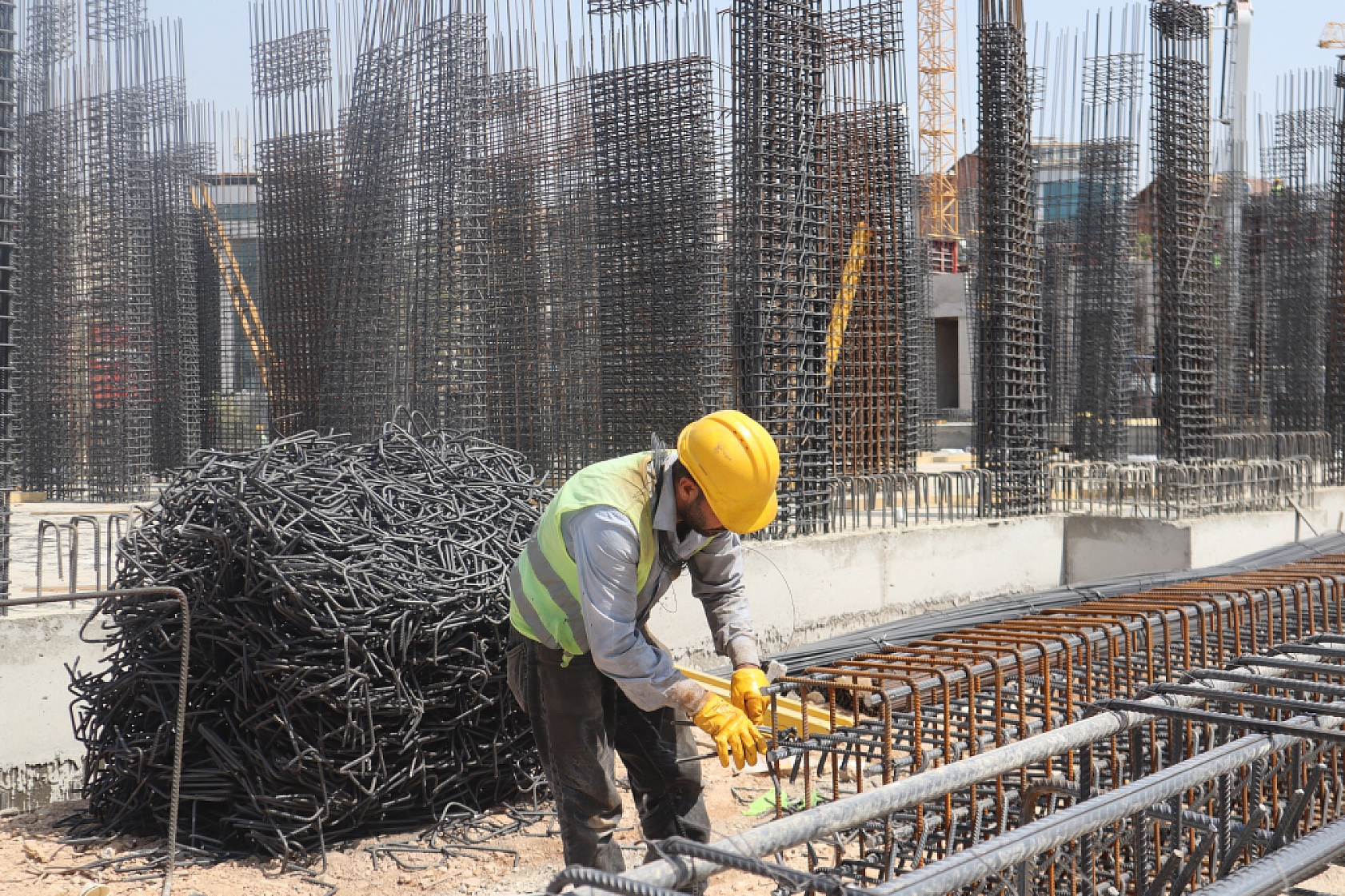 Sıcak hava konut inşaatını etkiledi: Meclisten 24 saat çalışma iznine onay!