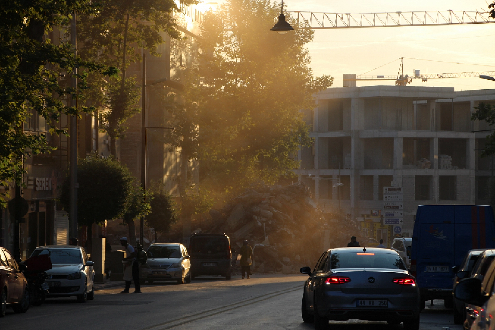 Hızlıca Boşaltılan Kışla Caddesi'nde İki Ayda Bir Karış İlerleme Yaşanmadı! Malatya'da Yıkım Kaplumbağa Hızıyla...!
