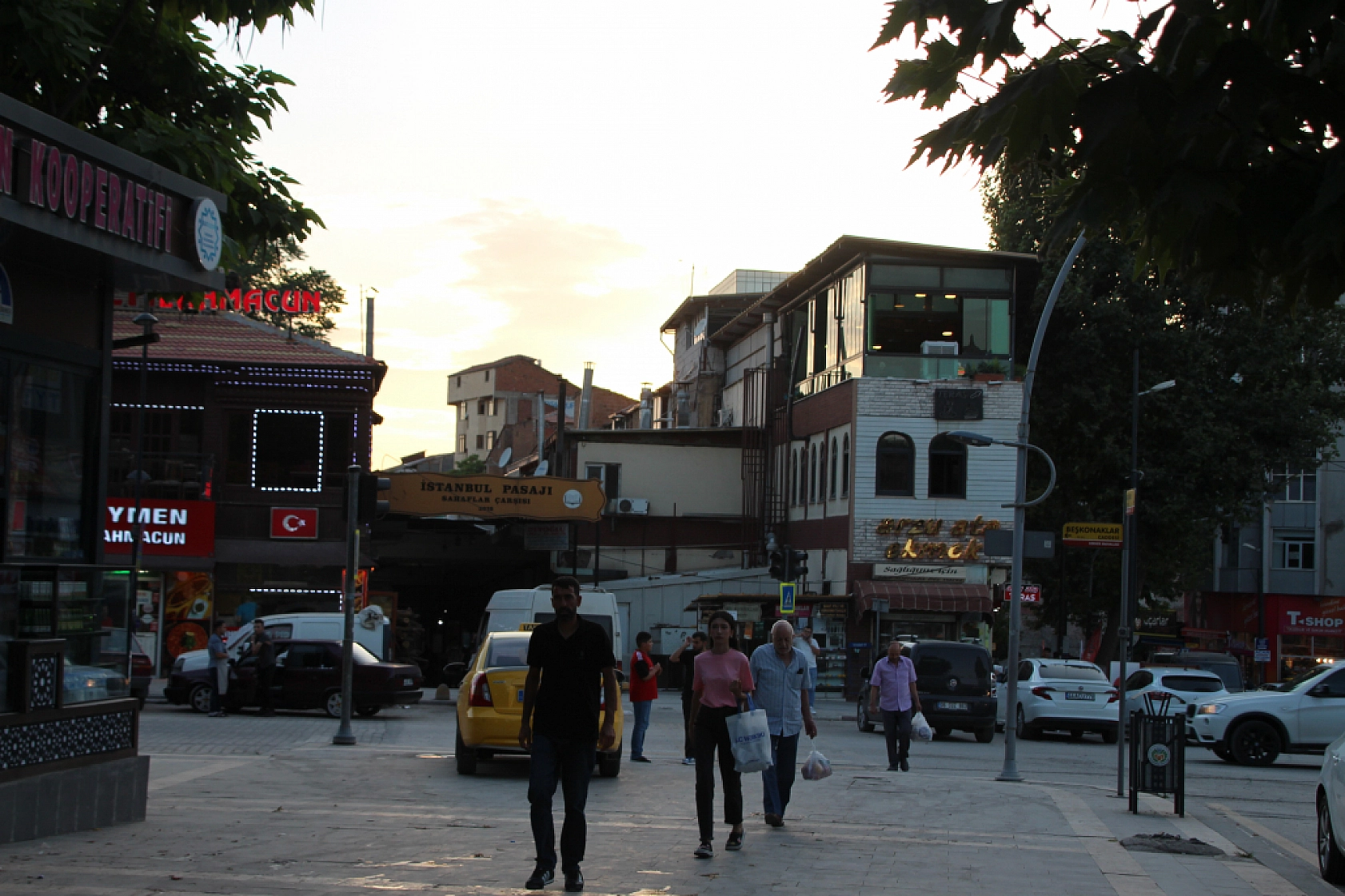 Hızlıca Boşaltılan Kışla Caddesi'nde İki Ayda Bir Karış İlerleme Yaşanmadı! Malatya'da Yıkım Kaplumbağa Hızıyla...!