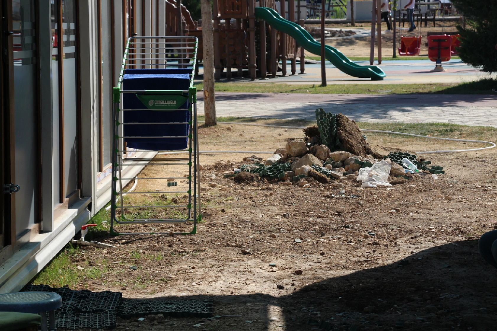 Kışla Caddesi Esnafının Umutsuz Bekleyişi: 'Millet Bahçesi'nde Çaresiz Bırakıldık'!