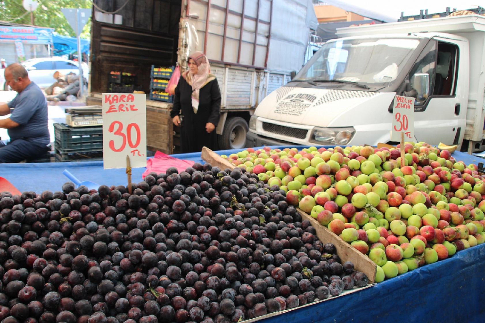 Malatyalılar Semt Pazarlarına yöneliyor! Peki, Meyve ve Sebze Ne Kadar? Fiyatlar Düştü Mü? İşte Güncel Cuma Pazarı Fiyatları...