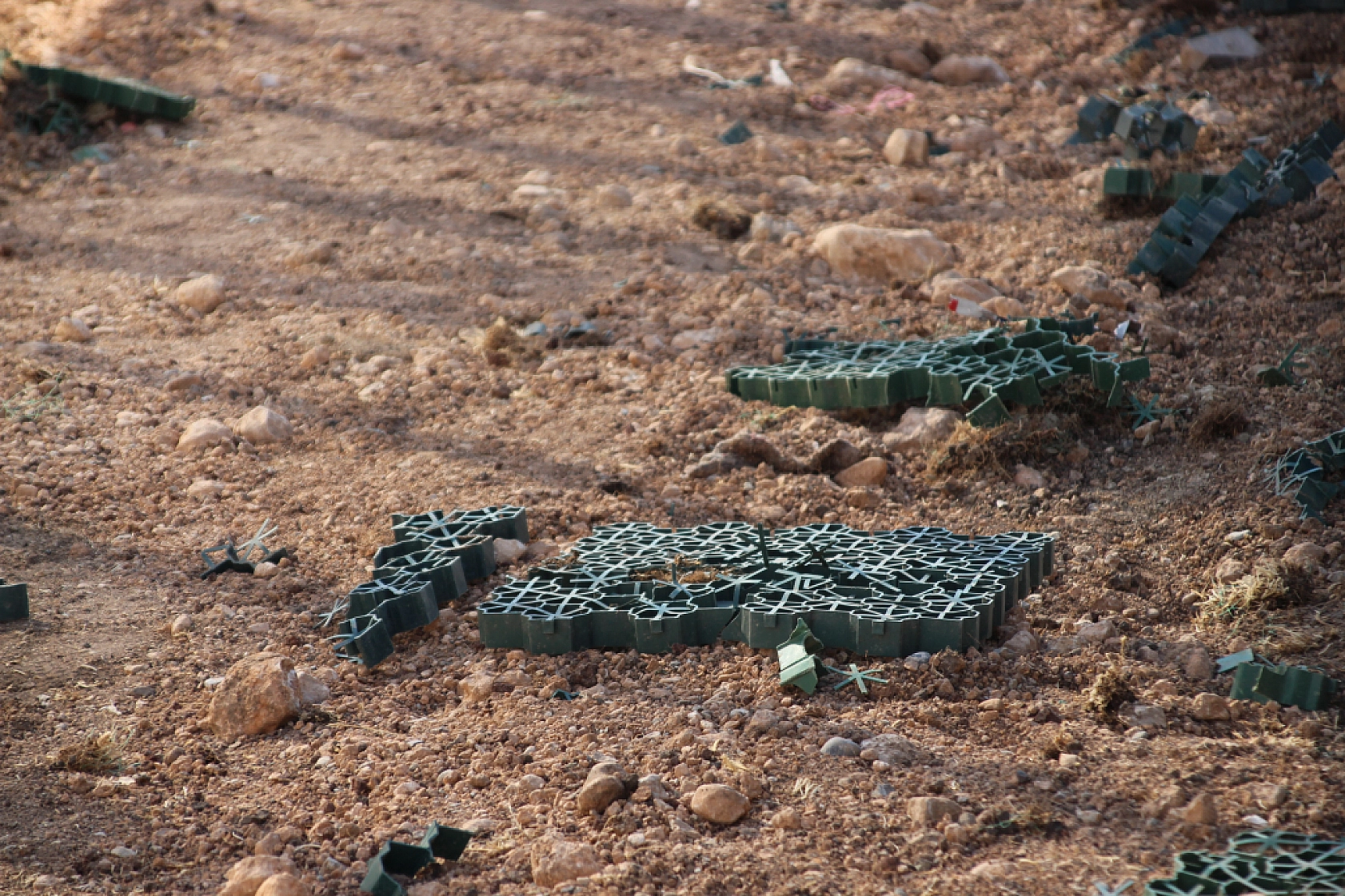 Kışla Caddesi Esnafının Umutsuz Bekleyişi: 'Millet Bahçesi'nde Çaresiz Bırakıldık'!