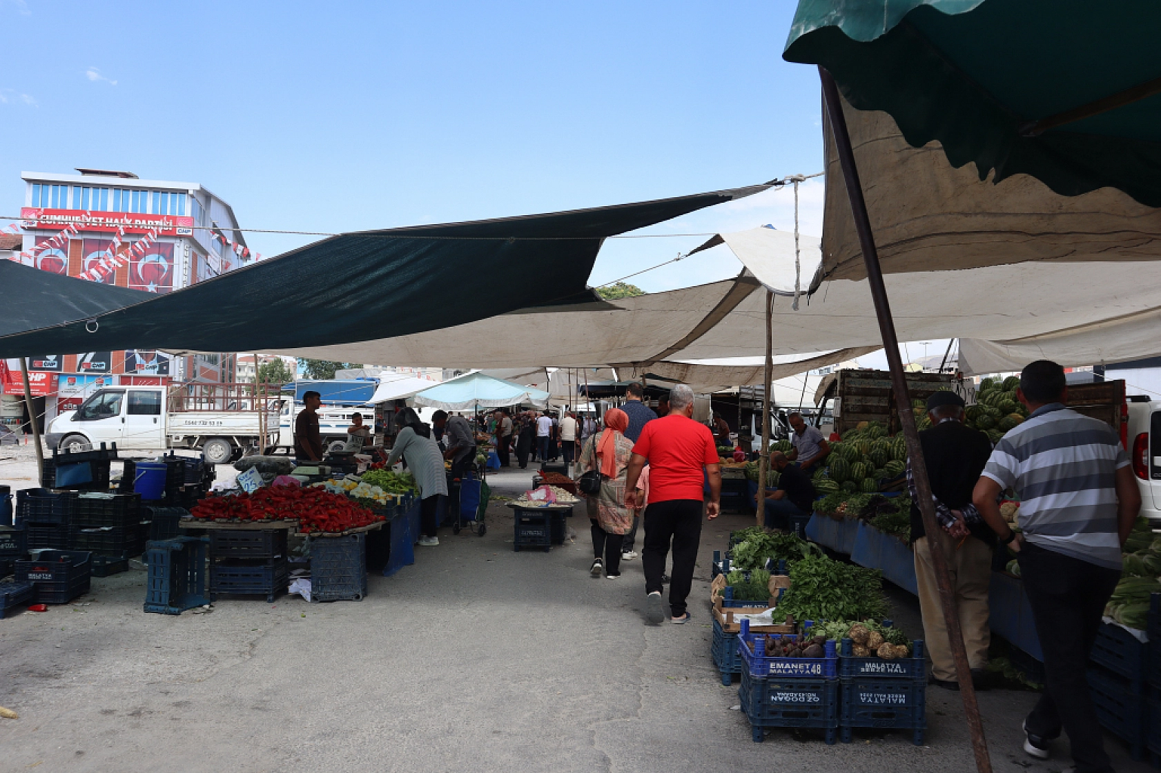 Markette Fiyatı Yüksek Bulan Vatandaşlar Çareyi Pazarda Buldu! Peki Fiyatlar nasıl? İşte Güncel Fiyatlar!