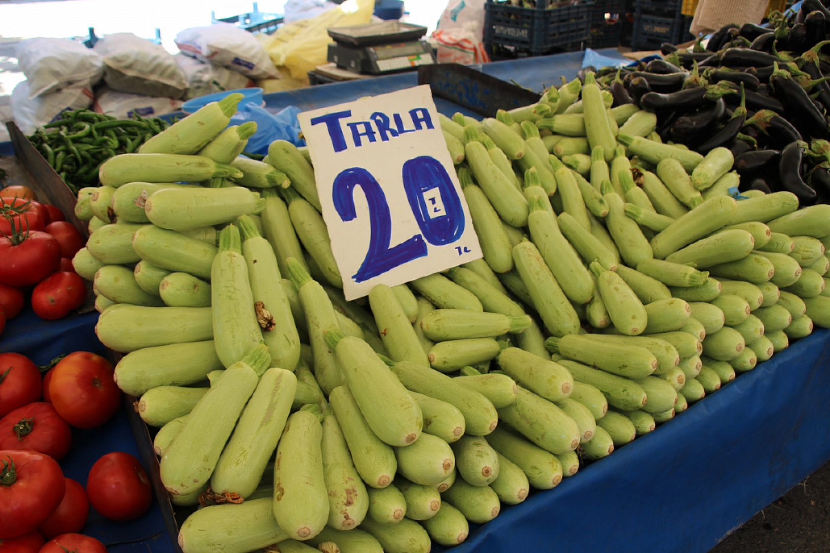 Malatyalılar Semt Pazarlarına yöneliyor! Peki, Meyve ve Sebze Ne Kadar? Fiyatlar Düştü Mü? İşte Güncel Cuma Pazarı Fiyatları...