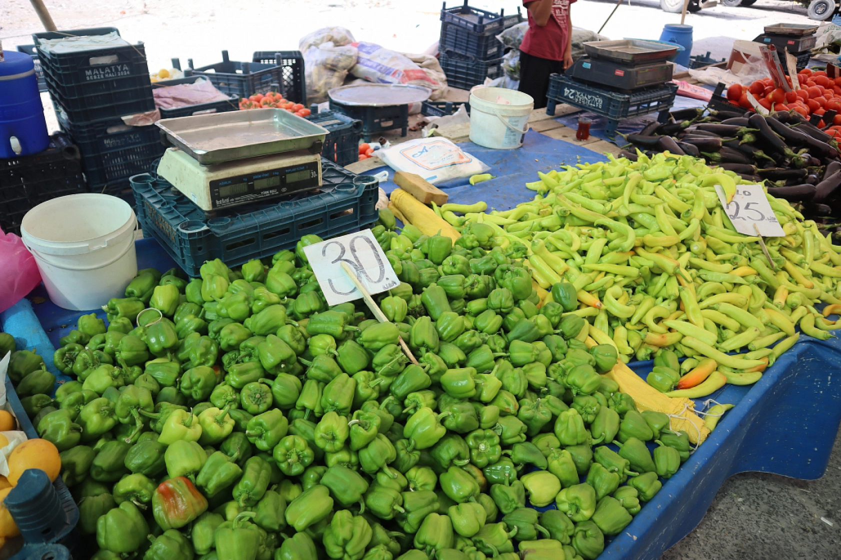 Markette Fiyatı Yüksek Bulan Vatandaşlar Çareyi Pazarda Buldu! Peki Fiyatlar nasıl? İşte Güncel Fiyatlar!