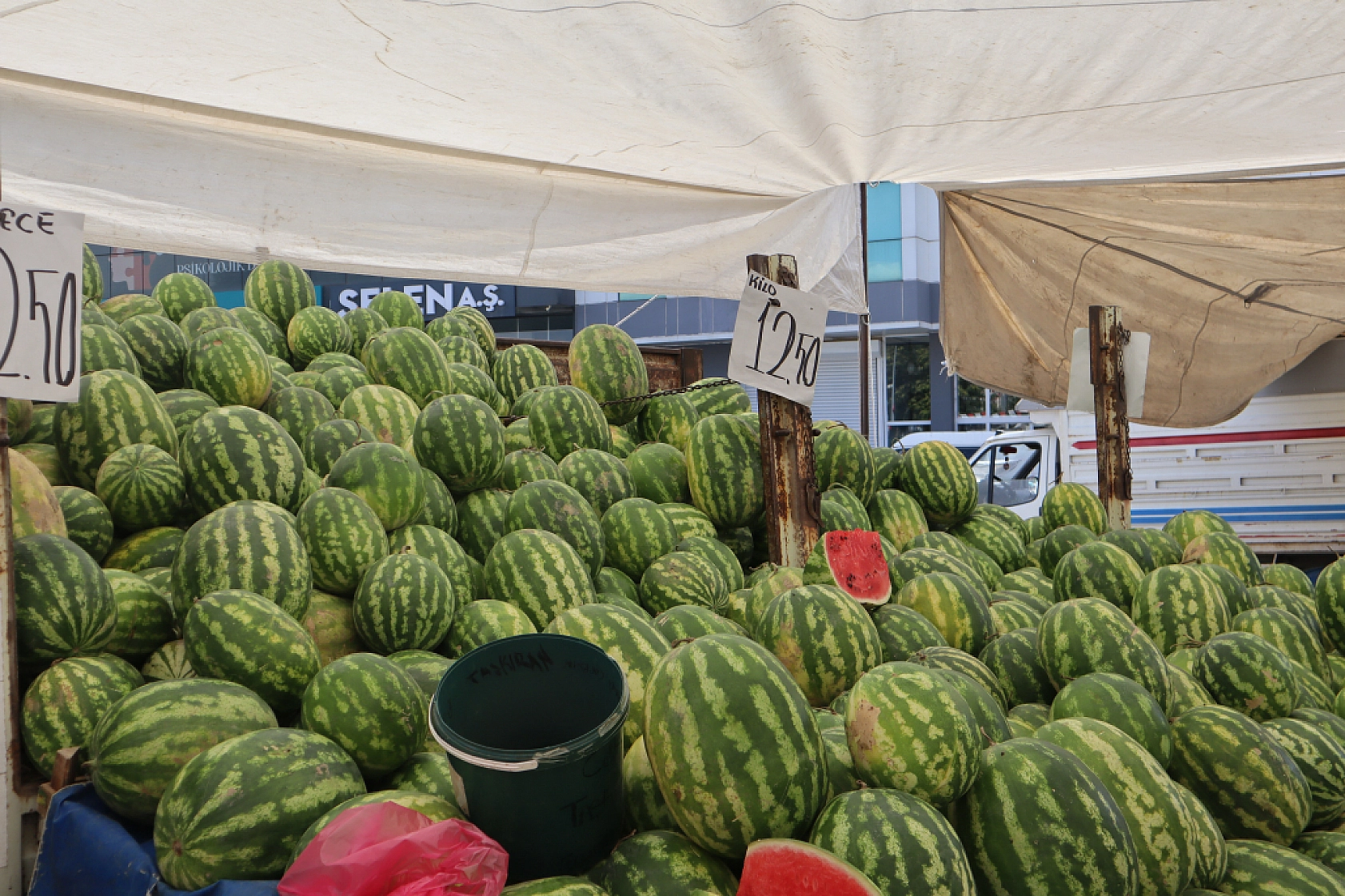 Markette Fiyatı Yüksek Bulan Vatandaşlar Çareyi Pazarda Buldu! Peki Fiyatlar nasıl? İşte Güncel Fiyatlar!
