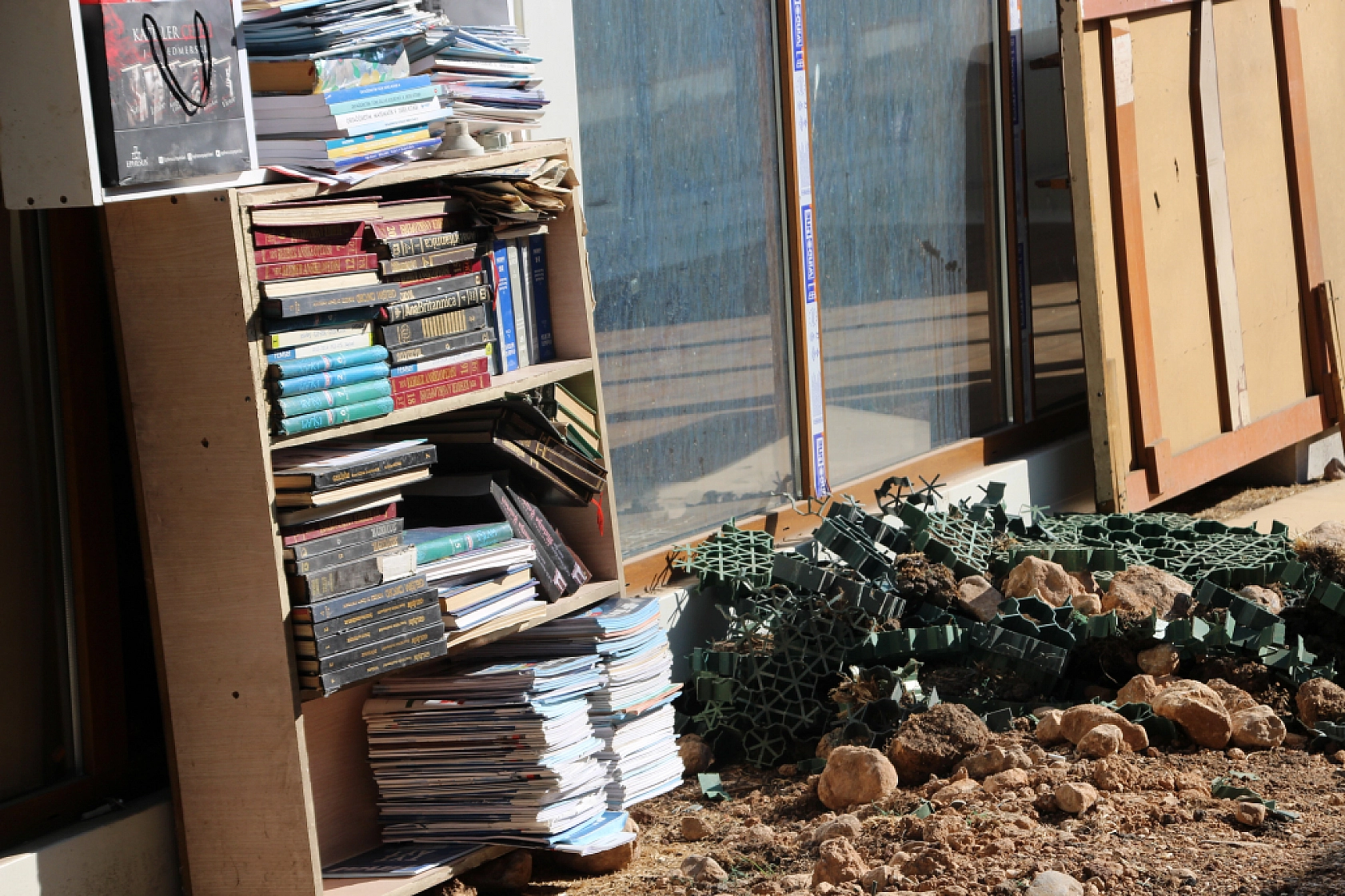 Kışla Caddesi Esnafının Umutsuz Bekleyişi: 'Millet Bahçesi'nde Çaresiz Bırakıldık'!