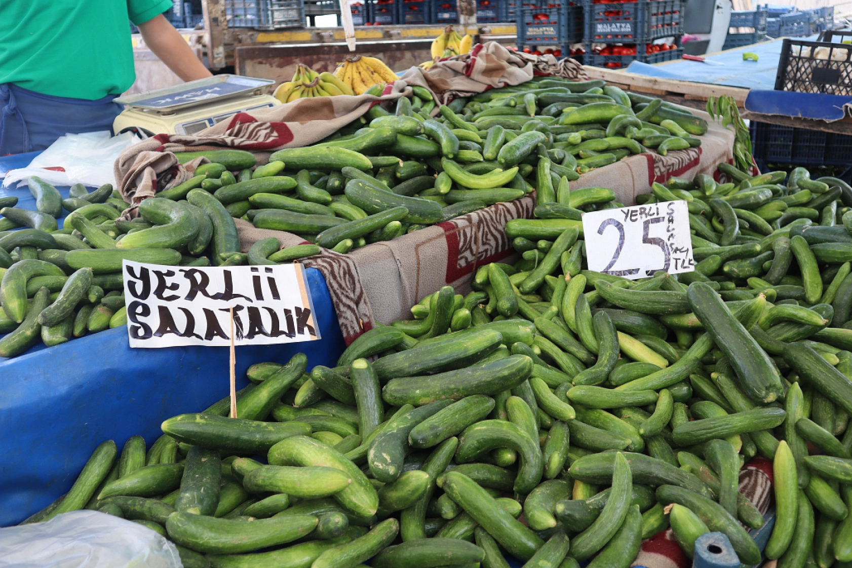 Markette Fiyatı Yüksek Bulan Vatandaşlar Çareyi Pazarda Buldu! Peki Fiyatlar nasıl? İşte Güncel Fiyatlar!