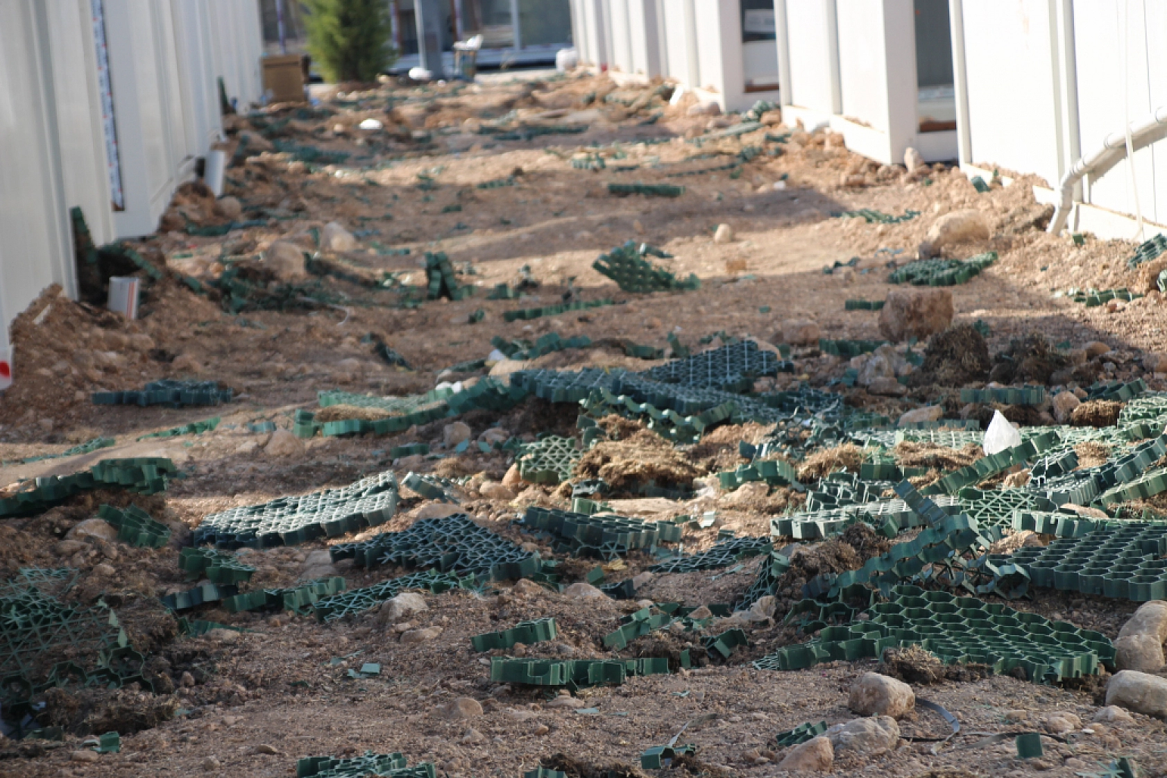 Kışla Caddesi Esnafının Umutsuz Bekleyişi: 'Millet Bahçesi'nde Çaresiz Bırakıldık'!