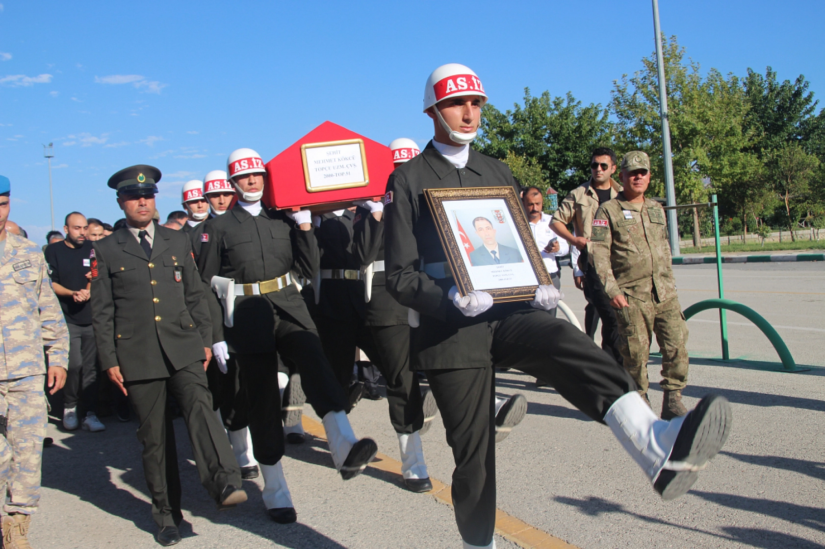 Şehit Uzman Çavuş Malatya'da Dualarla Uğurlandı