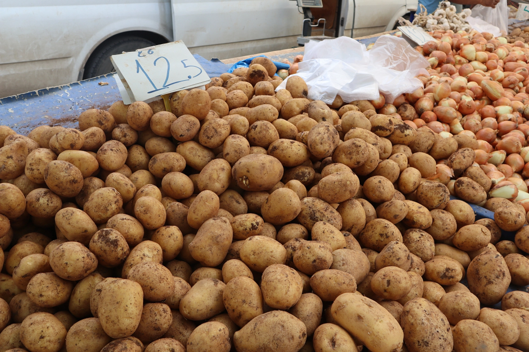 Markette Fiyatı Yüksek Bulan Vatandaşlar Çareyi Pazarda Buldu! Peki Fiyatlar nasıl? İşte Güncel Fiyatlar!
