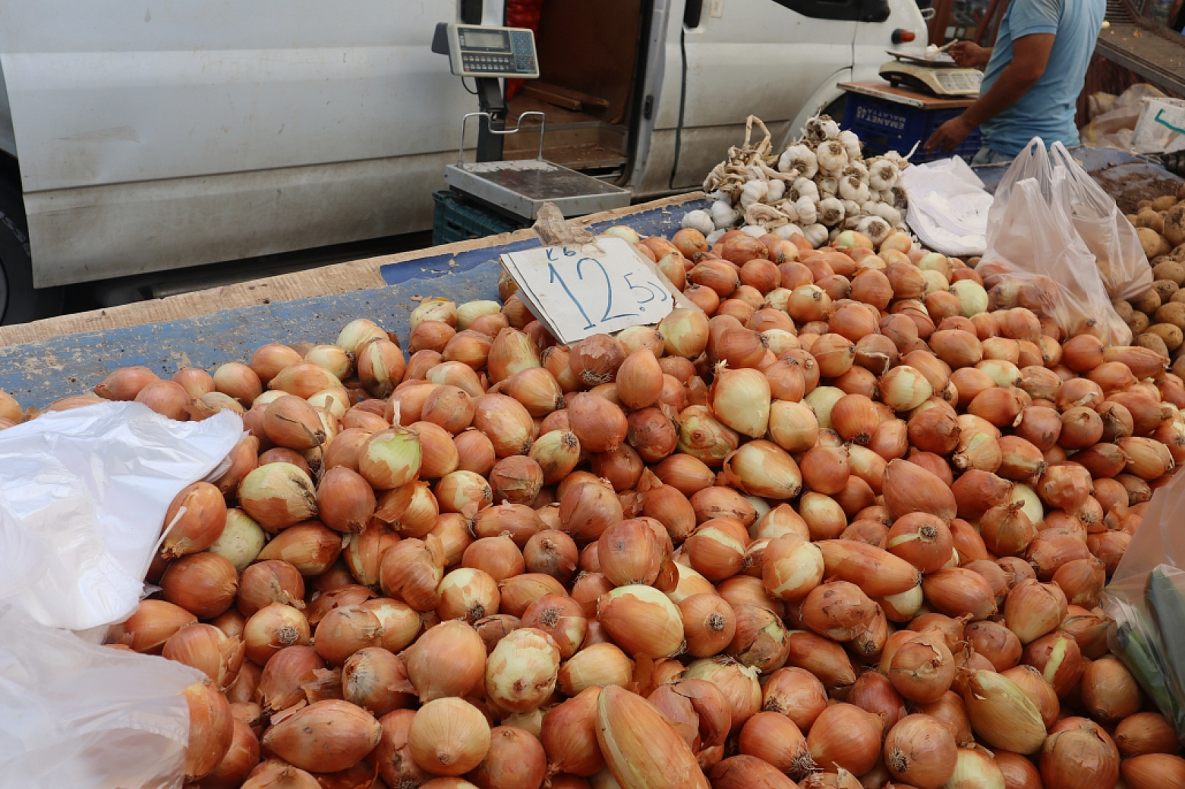 Markette Fiyatı Yüksek Bulan Vatandaşlar Çareyi Pazarda Buldu! Peki Fiyatlar nasıl? İşte Güncel Fiyatlar!