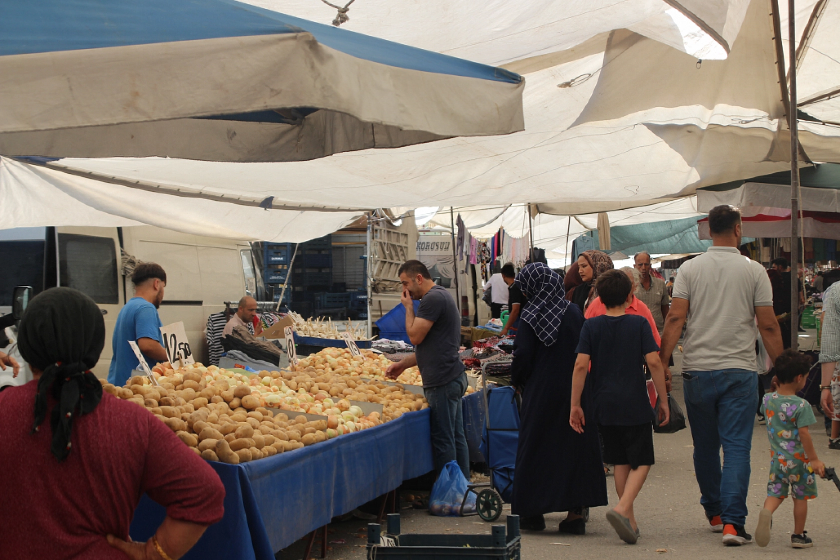 Malatya Pazarı Dolu: Sebze Fiyatları Düşerken Meyvede Vatandaşa Soğuk Duş