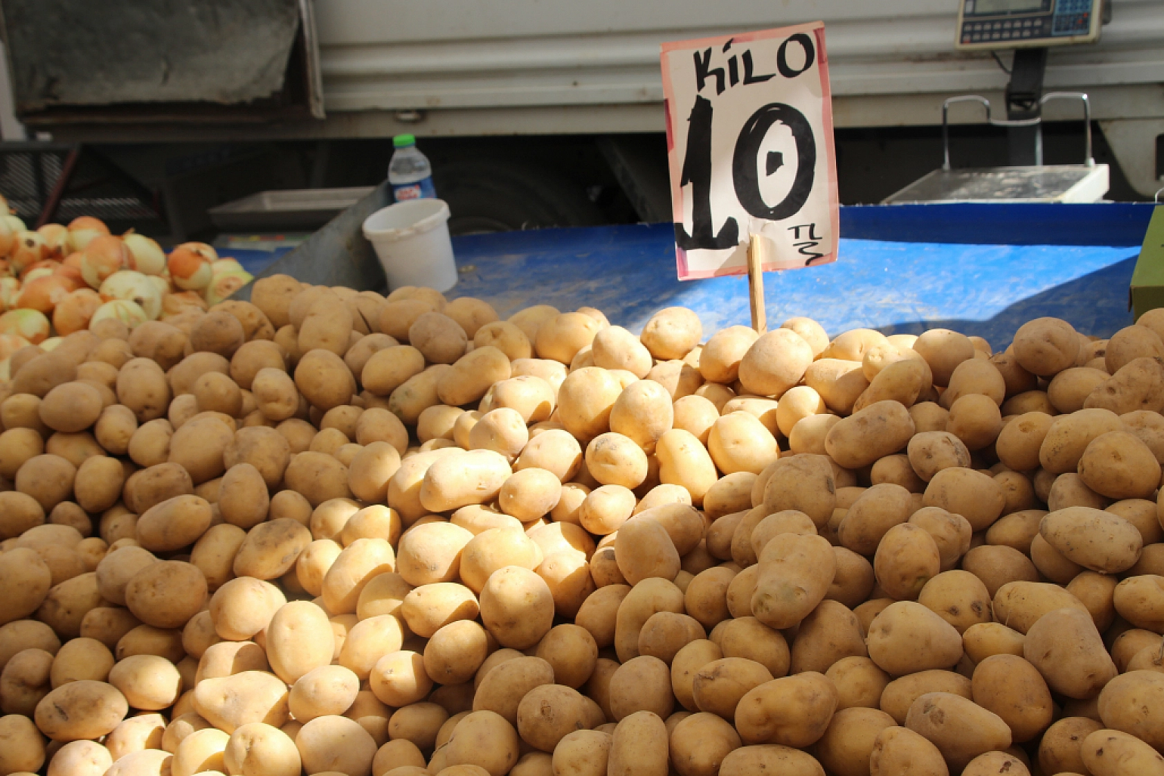 Malatya Pazarı Dolu: Sebze Fiyatları Düşerken Meyvede Vatandaşa Soğuk Duş