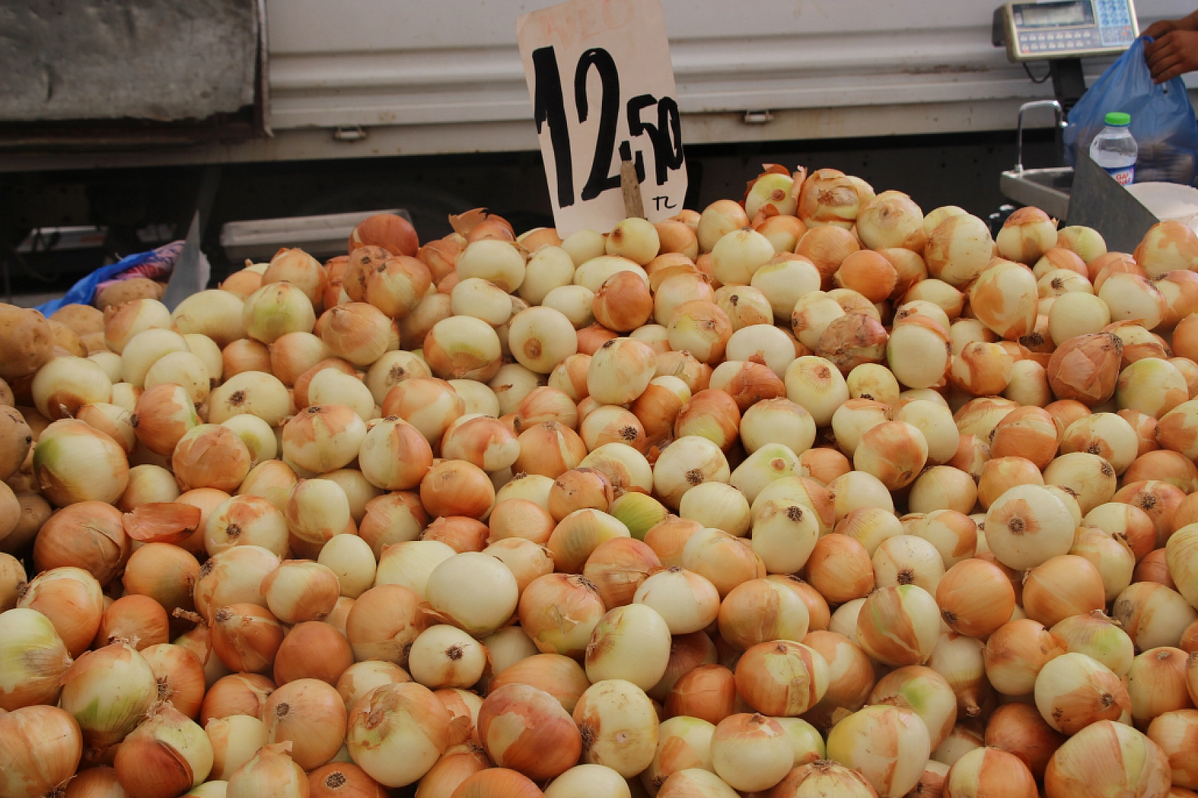Malatya Pazarı Dolu: Sebze Fiyatları Düşerken Meyvede Vatandaşa Soğuk Duş