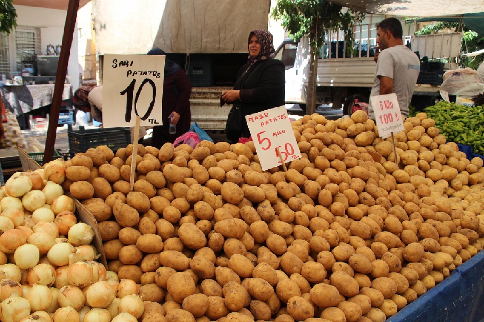 Malatyalılar Semt Pazarlarına yöneliyor! Peki, Meyve ve Sebze Ne Kadar? Fiyatlar Düştü Mü? İşte Güncel Cuma Pazarı Fiyatları...