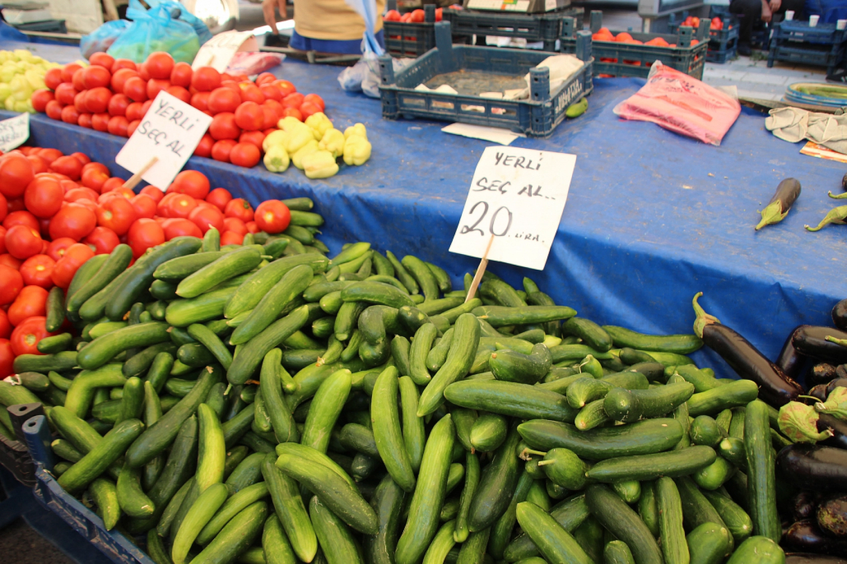 Malatyalılar Semt Pazarlarına yöneliyor! Peki, Meyve ve Sebze Ne Kadar? Fiyatlar Düştü Mü? İşte Güncel Cuma Pazarı Fiyatları...
