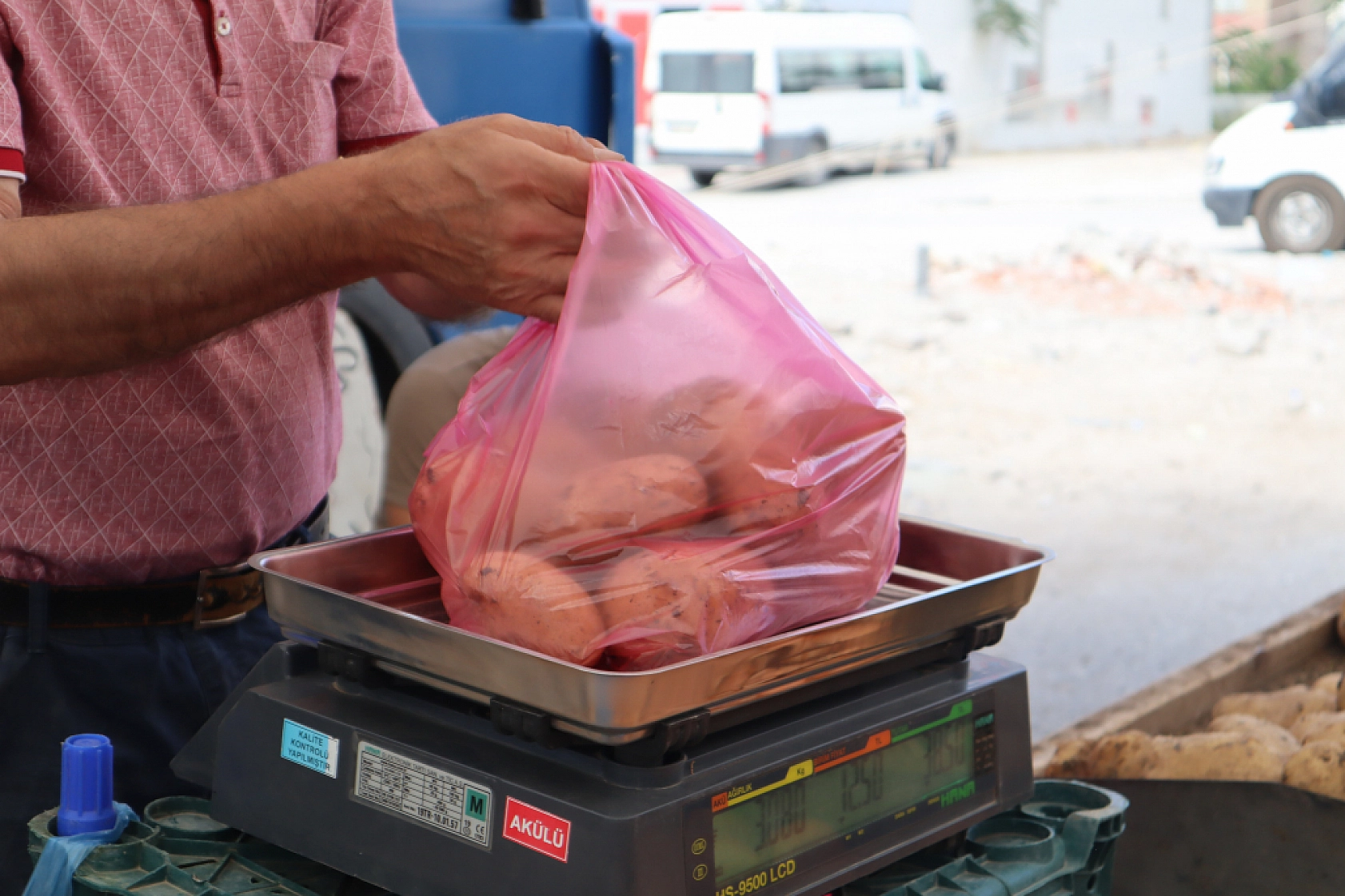 Markette Fiyatı Yüksek Bulan Vatandaşlar Çareyi Pazarda Buldu! Peki Fiyatlar nasıl? İşte Güncel Fiyatlar!