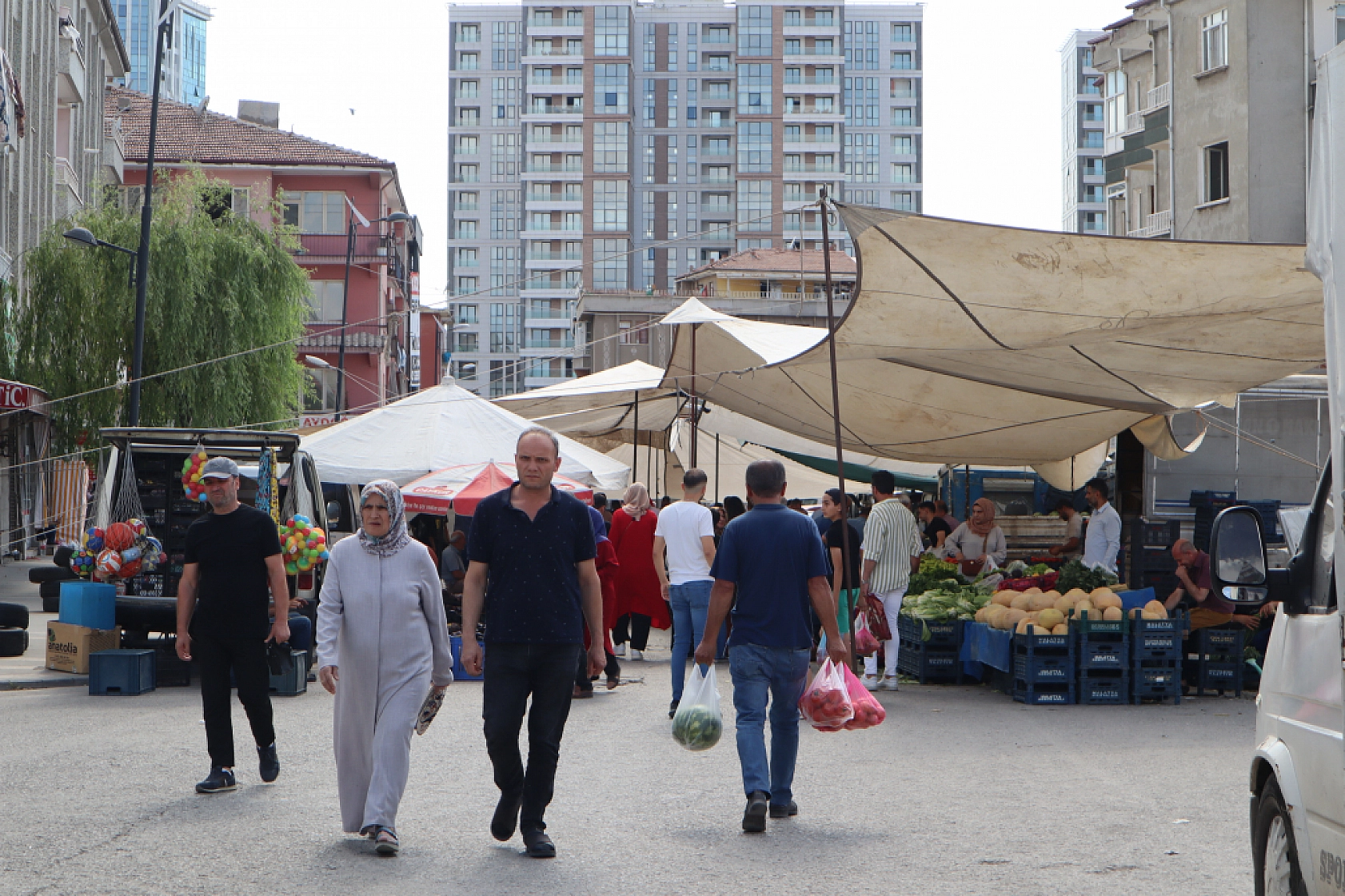 Yeşilyurt'ta Semt Pazarı Yer Değiştiriyor: Peki Yeni Yeri Nerede? İşte Yanıtı...