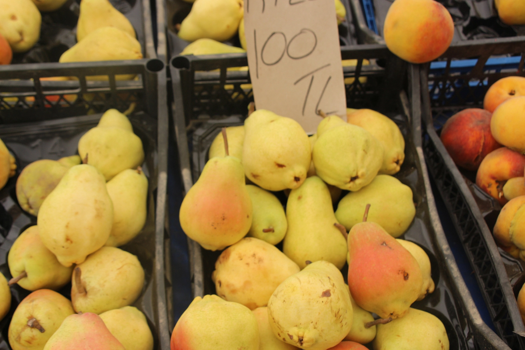 Malatya Pazarı Dolu: Sebze Fiyatları Düşerken Meyvede Vatandaşa Soğuk Duş