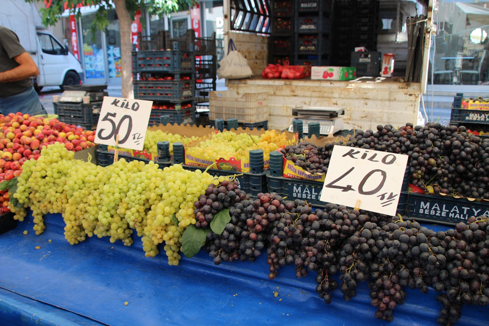 Malatyalılar Semt Pazarlarına yöneliyor! Peki, Meyve ve Sebze Ne Kadar? Fiyatlar Düştü Mü? İşte Güncel Cuma Pazarı Fiyatları...