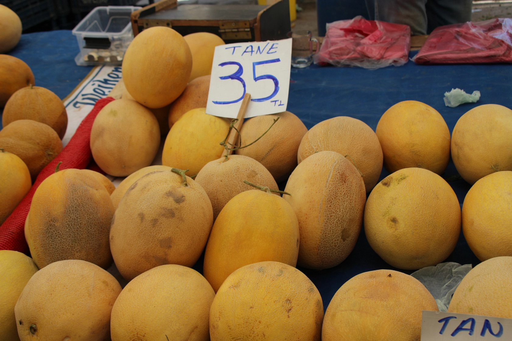 Malatyalılar Semt Pazarlarına yöneliyor! Peki, Meyve ve Sebze Ne Kadar? Fiyatlar Düştü Mü? İşte Güncel Cuma Pazarı Fiyatları...