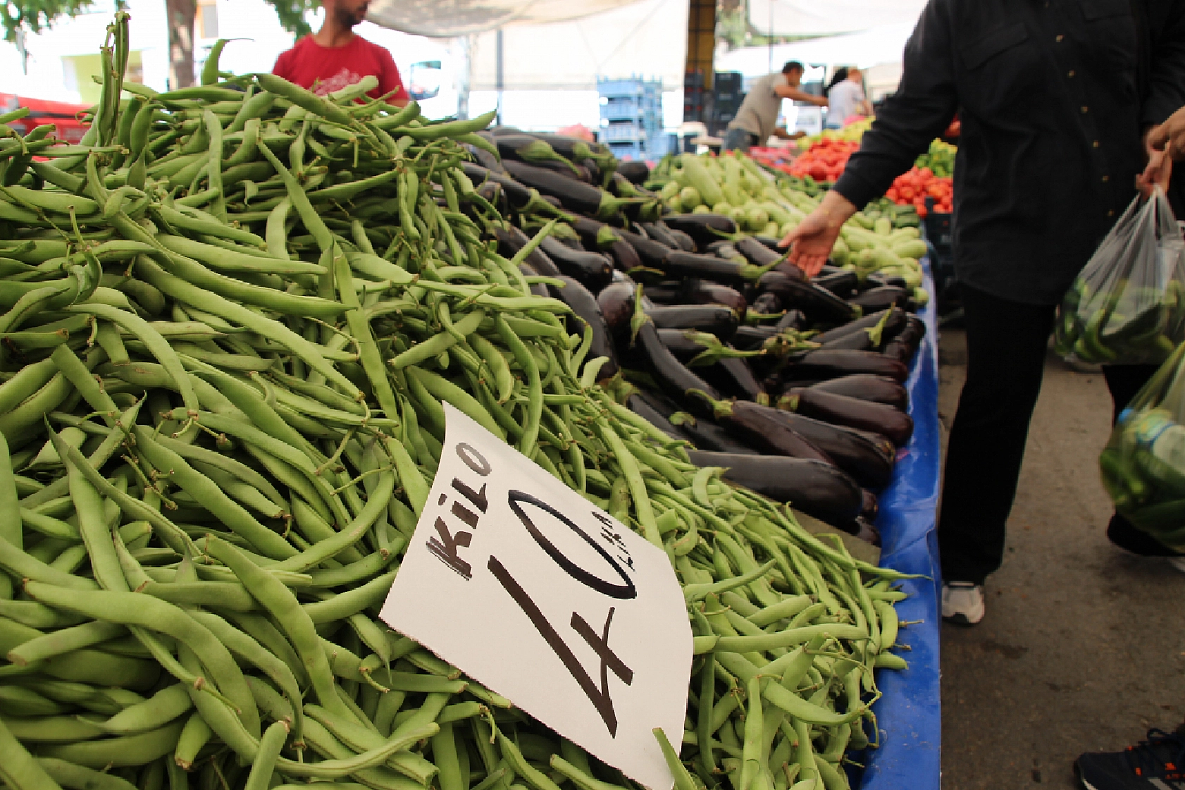 Malatyalılar Semt Pazarlarına yöneliyor! Peki, Meyve ve Sebze Ne Kadar? Fiyatlar Düştü Mü? İşte Güncel Cuma Pazarı Fiyatları...