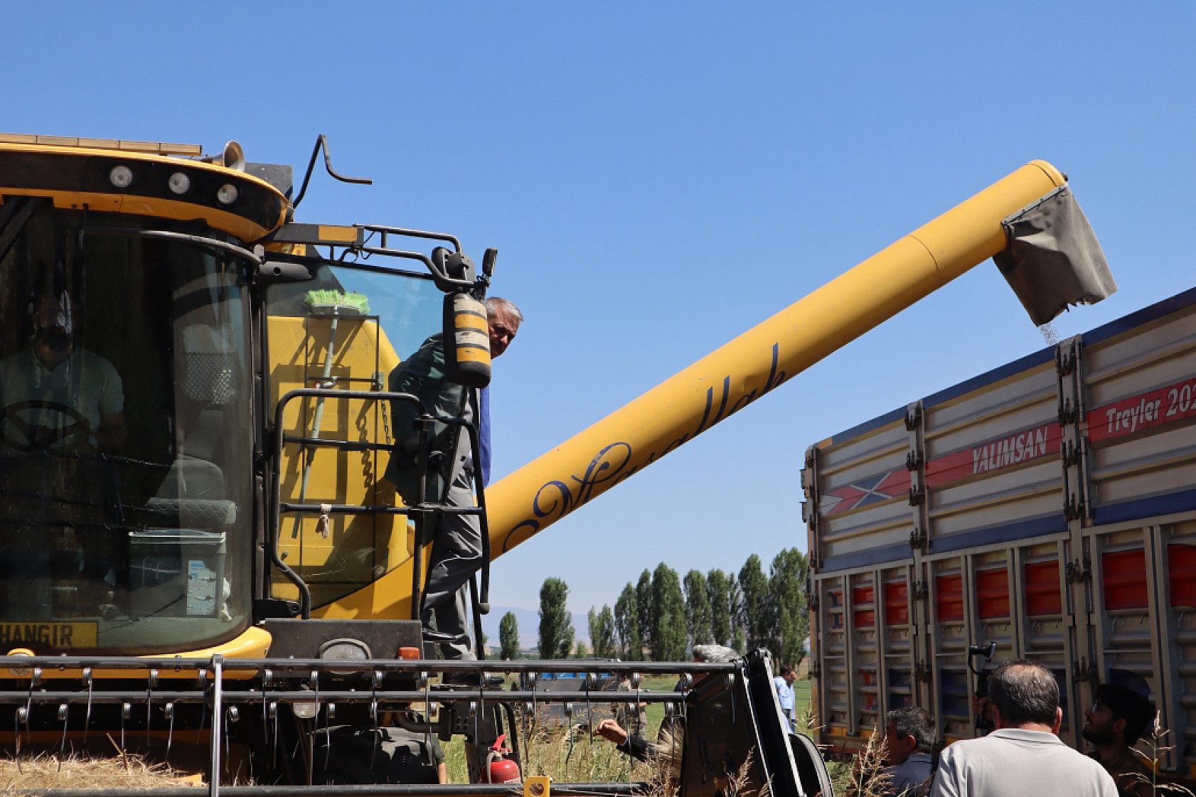 Öğrenciler ekti, tonlarca rekolte bekleniliyor!