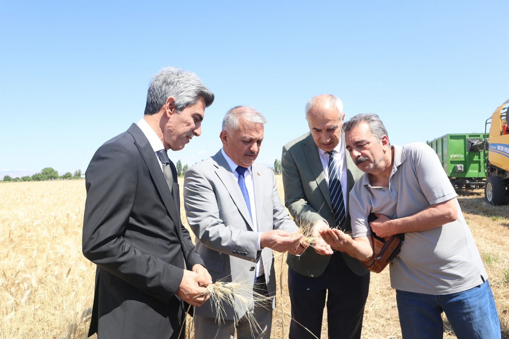 Öğrenciler ekti, tonlarca rekolte bekleniliyor!