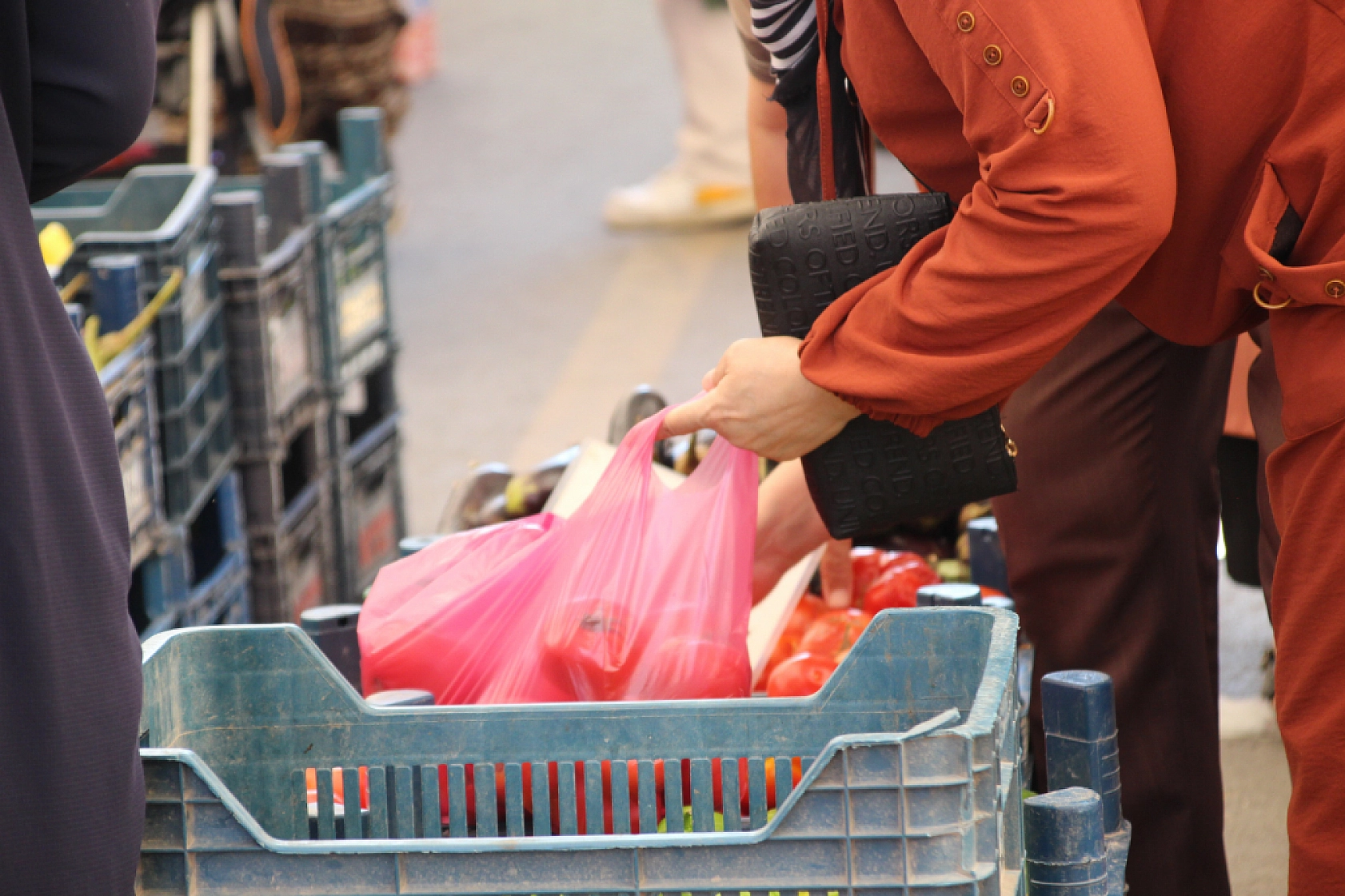 Malatyalılar Semt Pazarlarına yöneliyor! Peki, Meyve ve Sebze Ne Kadar? Fiyatlar Düştü Mü? İşte Güncel Cuma Pazarı Fiyatları...