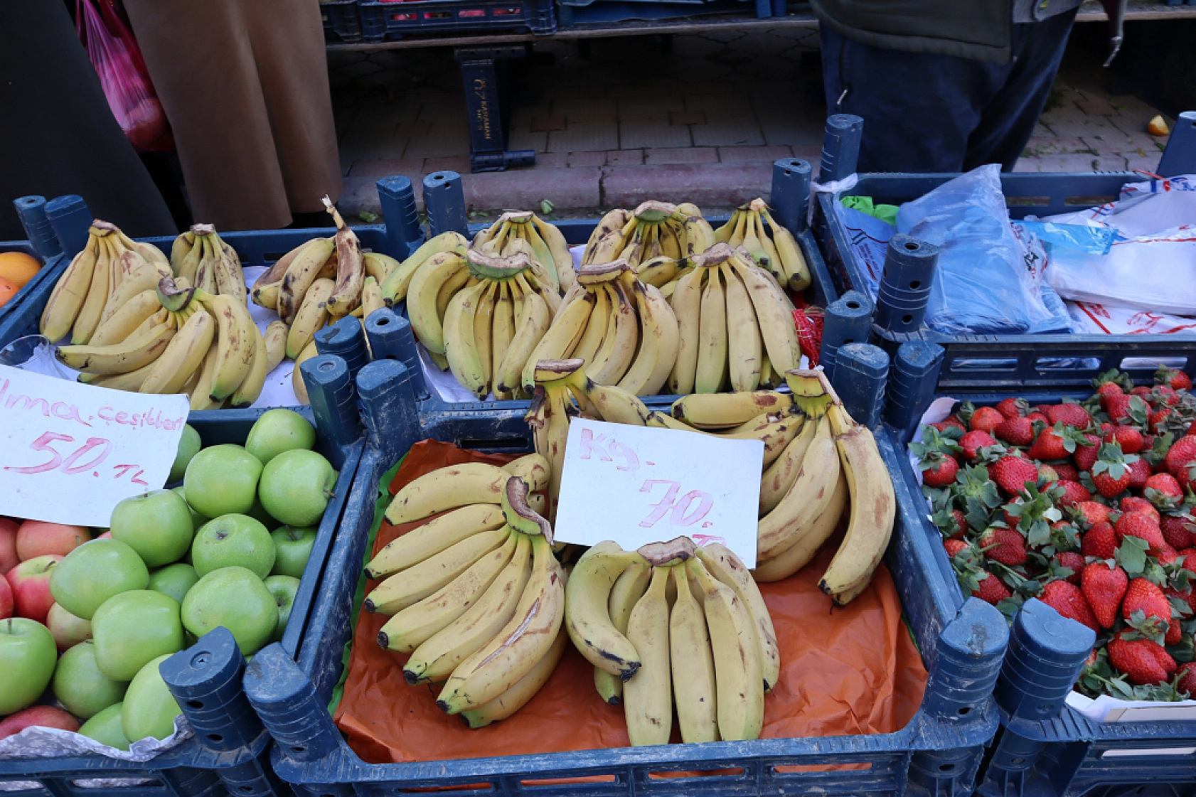Cebini Düşünen Malatyalılar, Semt Pazarını Tercih Ediyor! İşte Güncel Perşembe Pazarı Fiyatları..