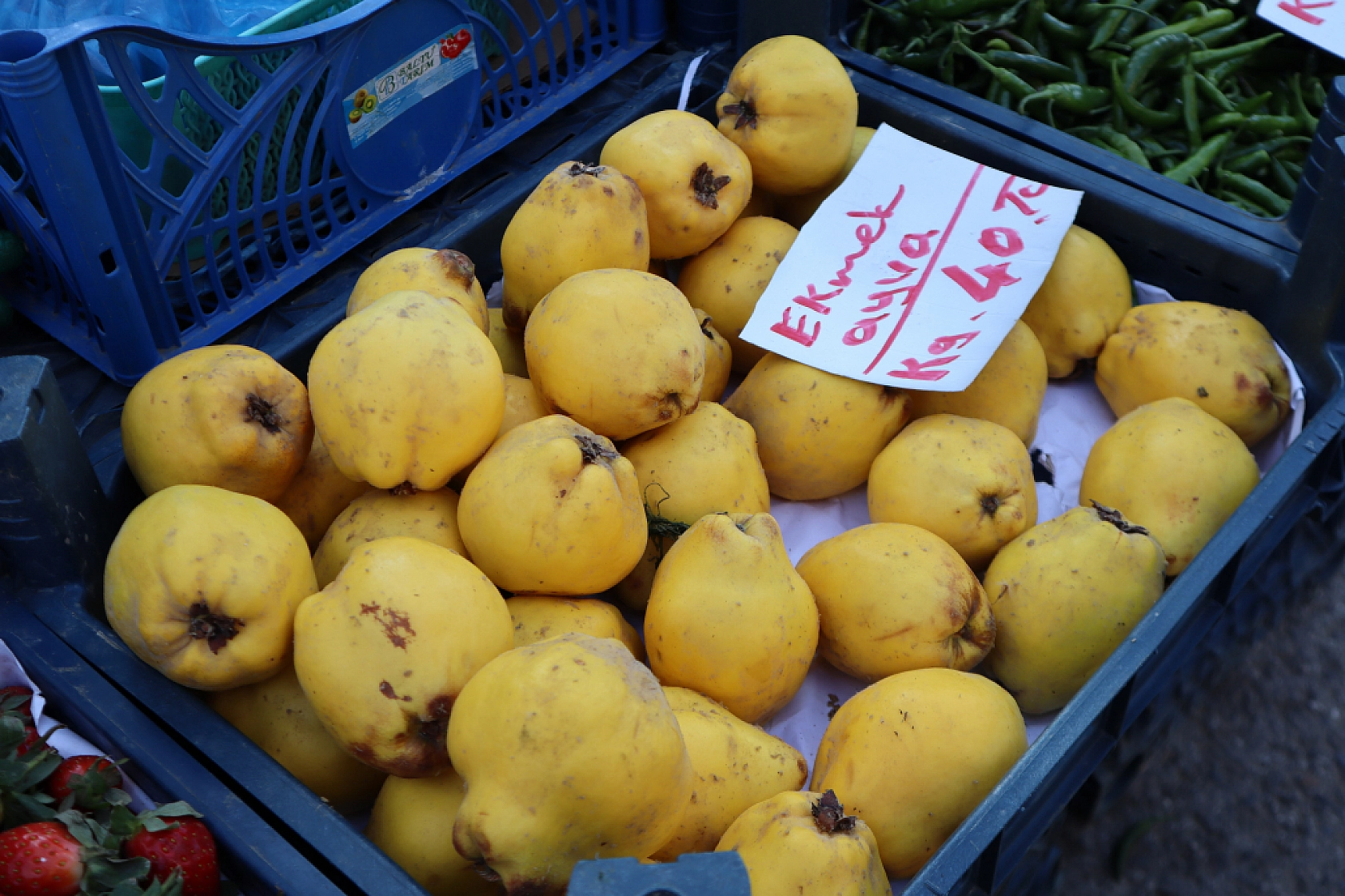 Cebini Düşünen Malatyalılar, Semt Pazarını Tercih Ediyor! İşte Güncel Perşembe Pazarı Fiyatları..