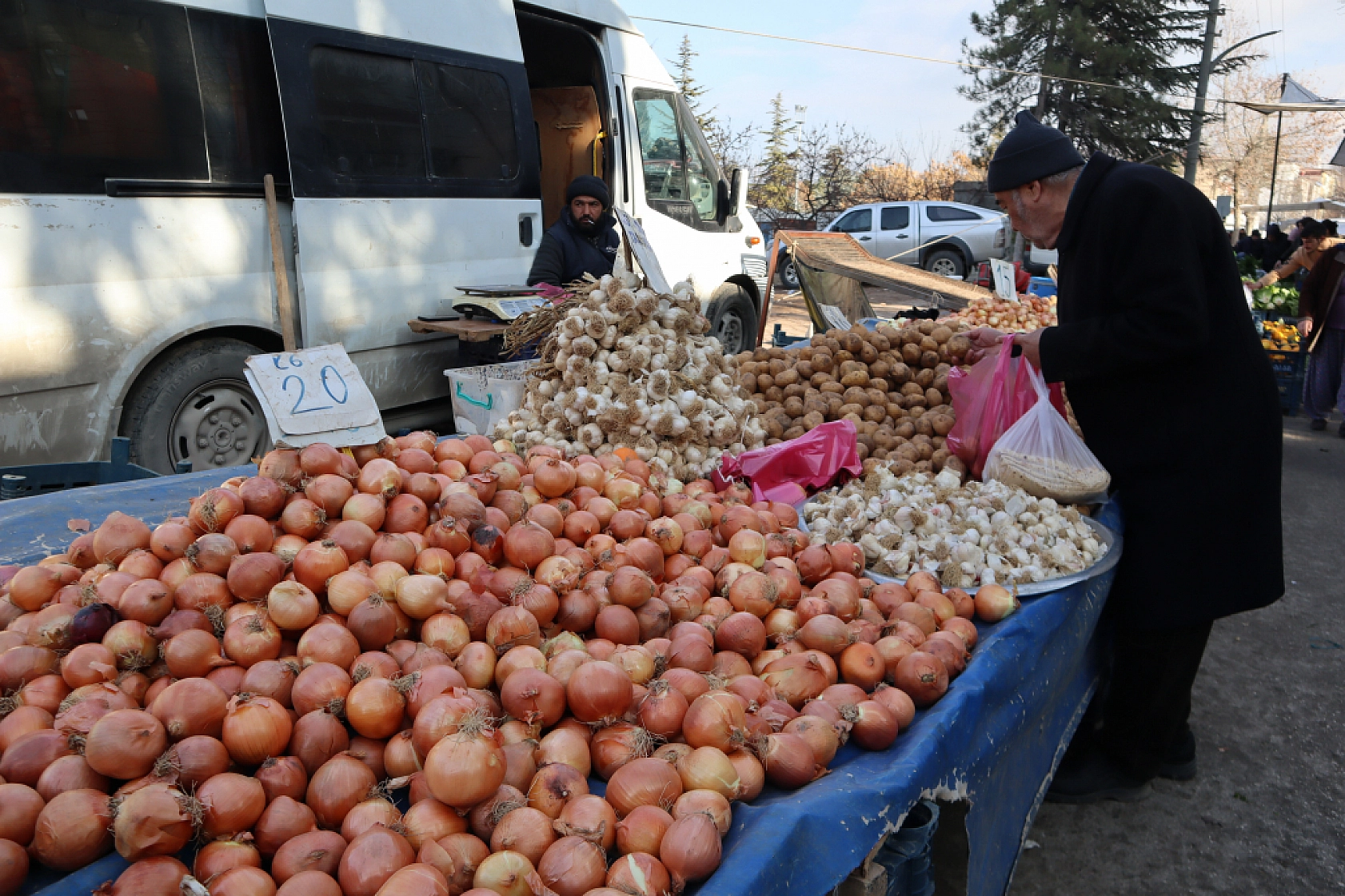 Cebini Düşünen Malatyalılar, Semt Pazarını Tercih Ediyor! İşte Güncel Perşembe Pazarı Fiyatları..