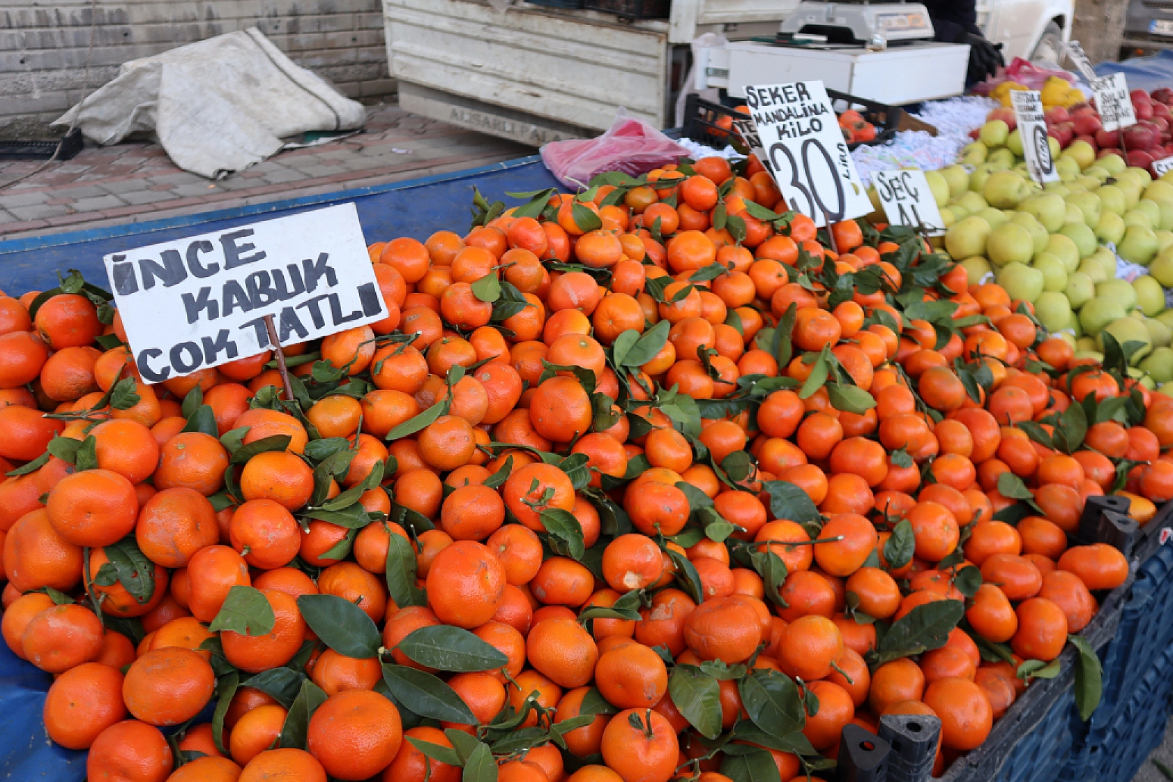 Cebini Düşünen Malatyalılar, Semt Pazarını Tercih Ediyor! İşte Güncel Perşembe Pazarı Fiyatları..