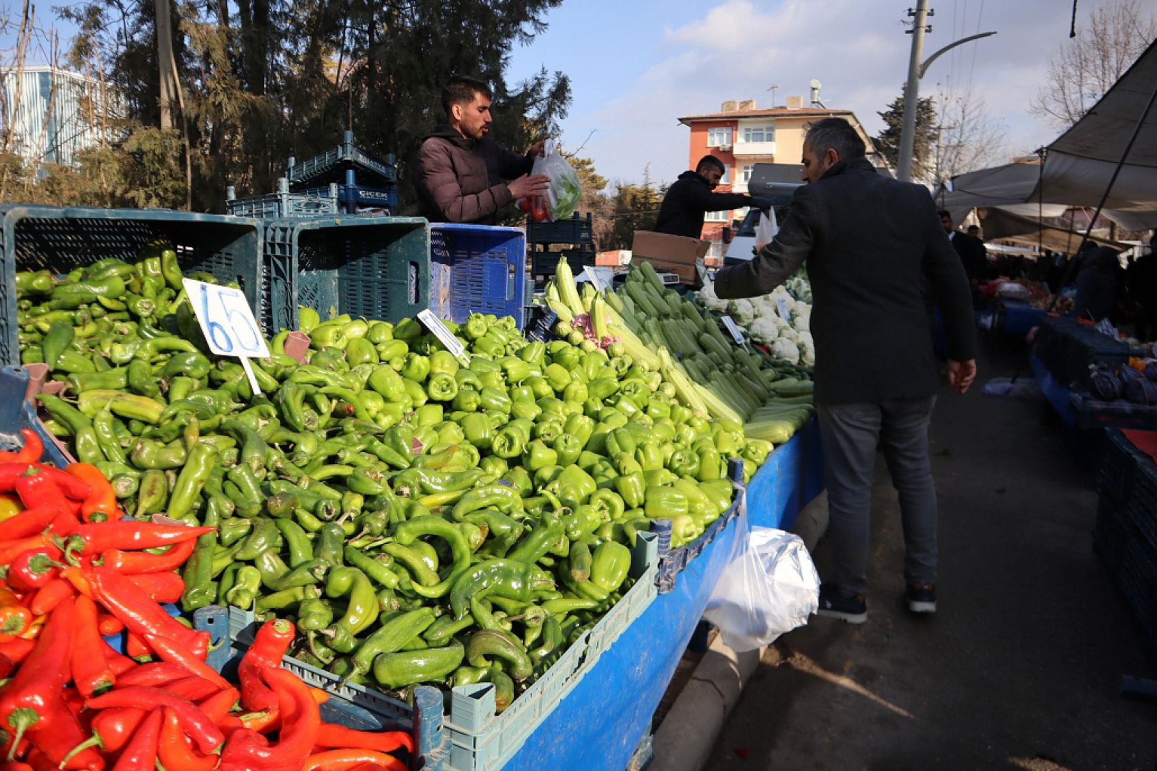 Cebini Düşünen Malatyalılar, Semt Pazarını Tercih Ediyor! İşte Güncel Perşembe Pazarı Fiyatları..