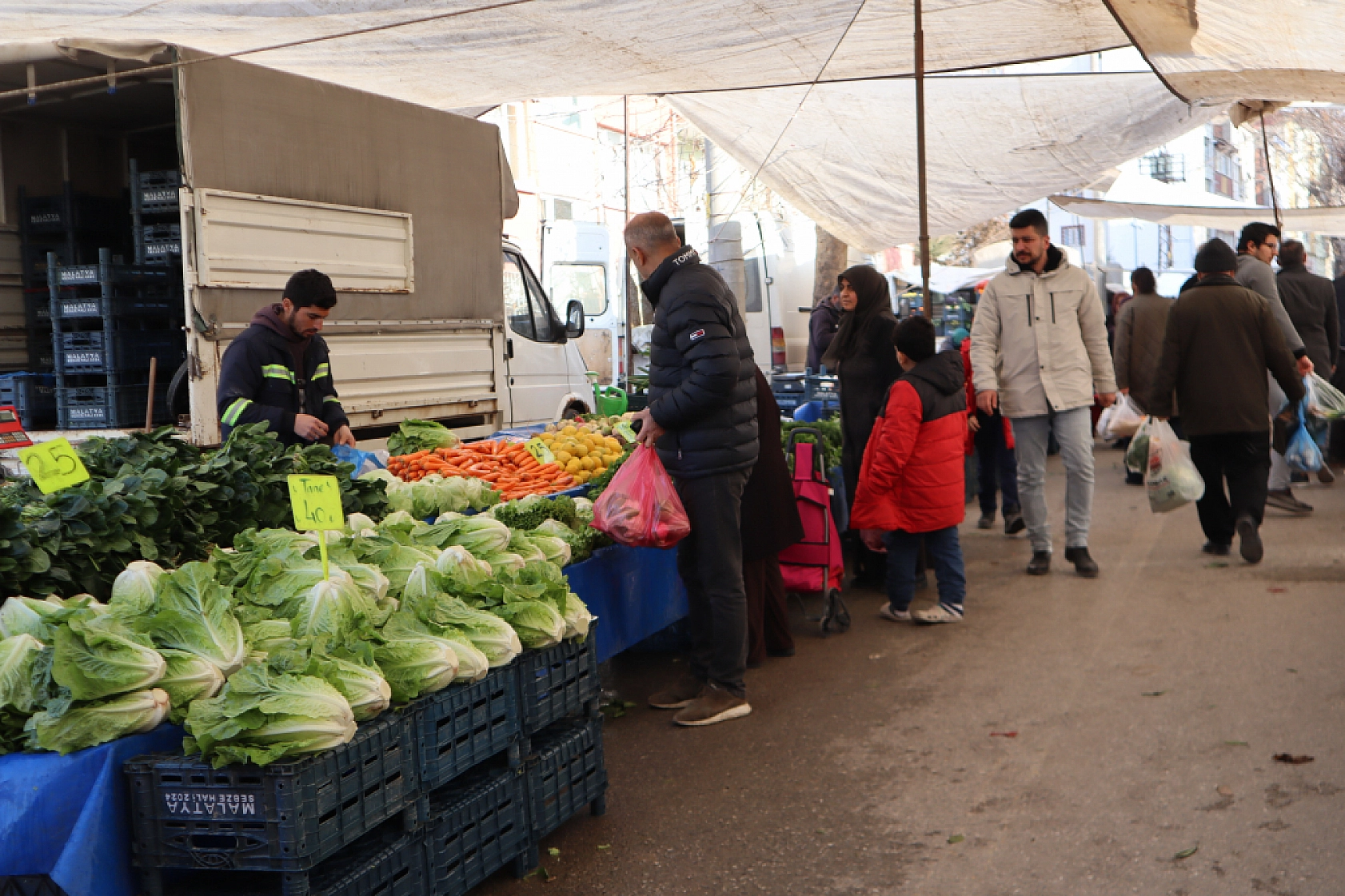 Cebini Düşünen Malatyalılar, Semt Pazarını Tercih Ediyor! İşte Güncel Perşembe Pazarı Fiyatları..