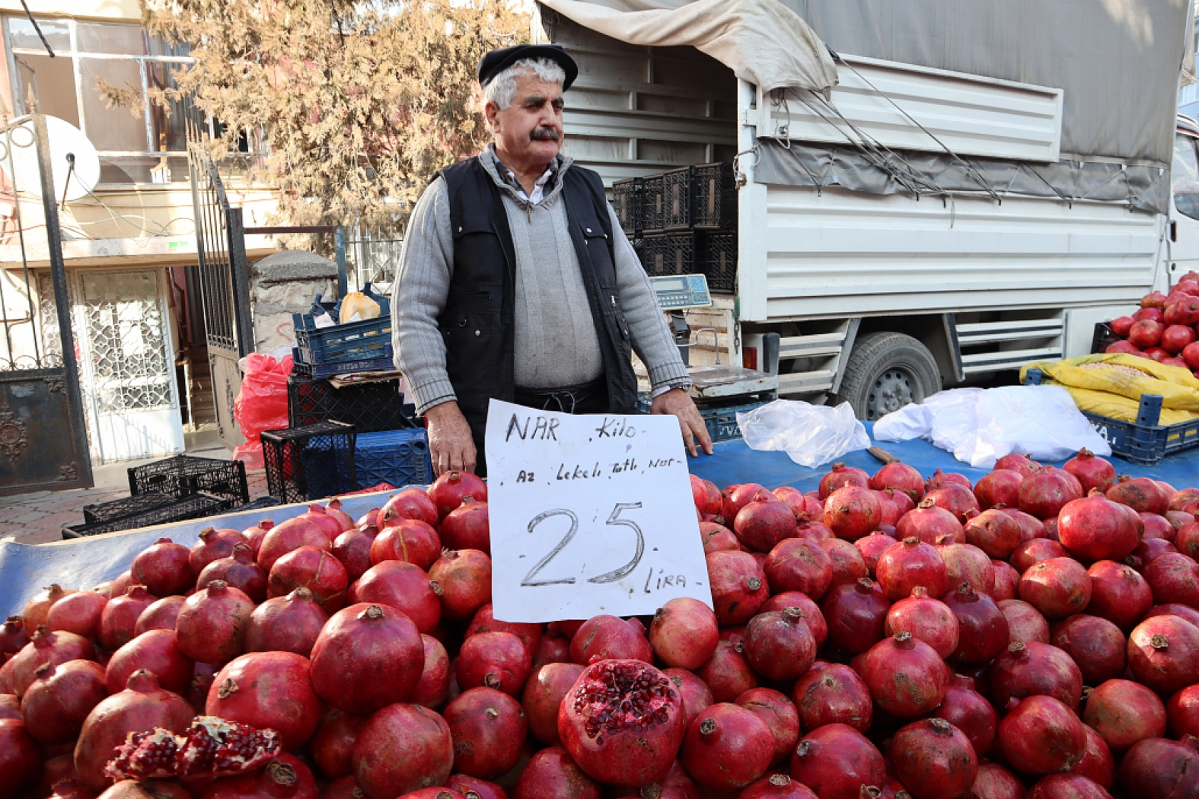 Cebini Düşünen Malatyalılar, Semt Pazarını Tercih Ediyor! İşte Güncel Perşembe Pazarı Fiyatları..