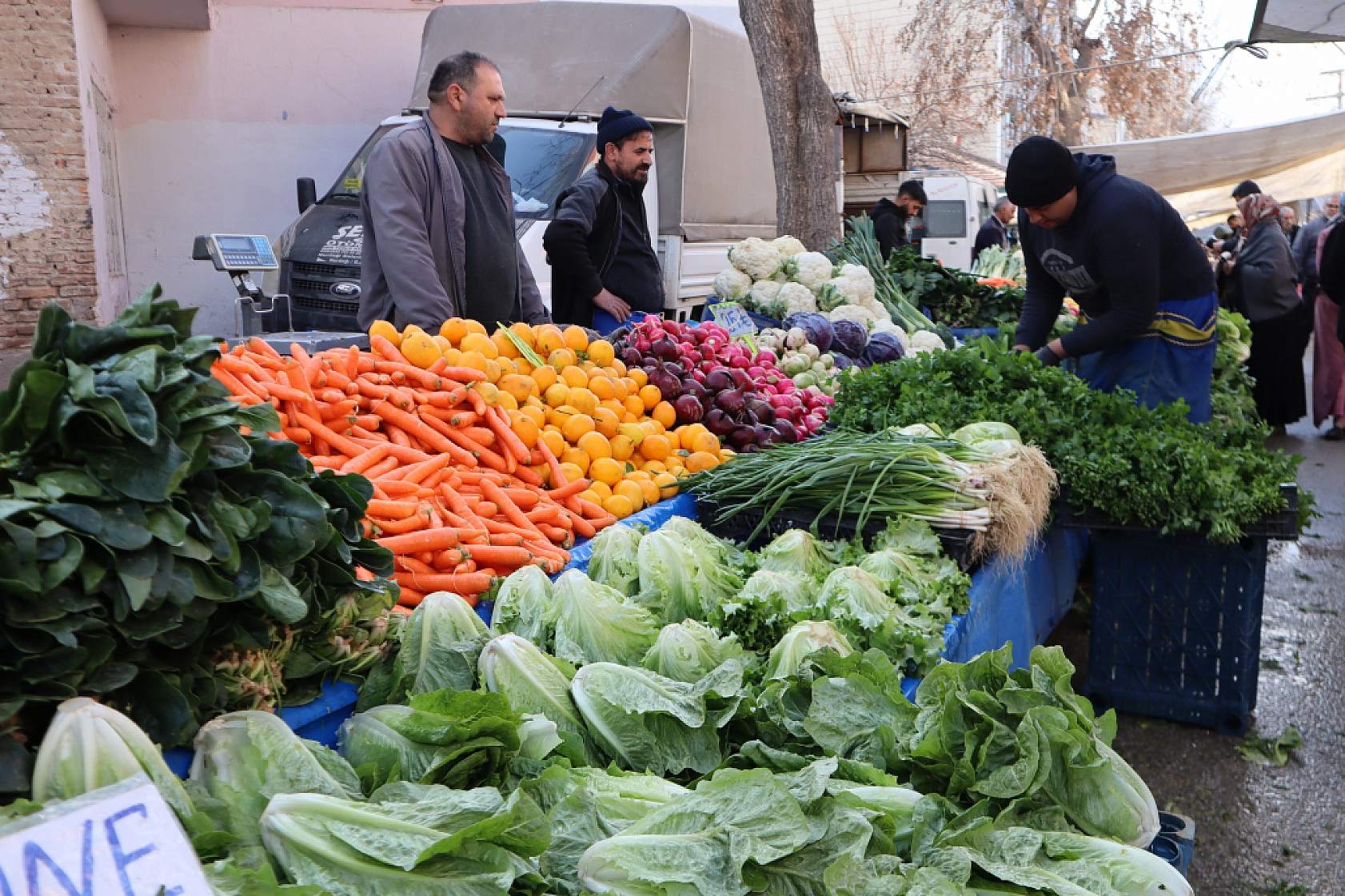Cebini Düşünen Malatyalılar, Semt Pazarını Tercih Ediyor! İşte Güncel Perşembe Pazarı Fiyatları..